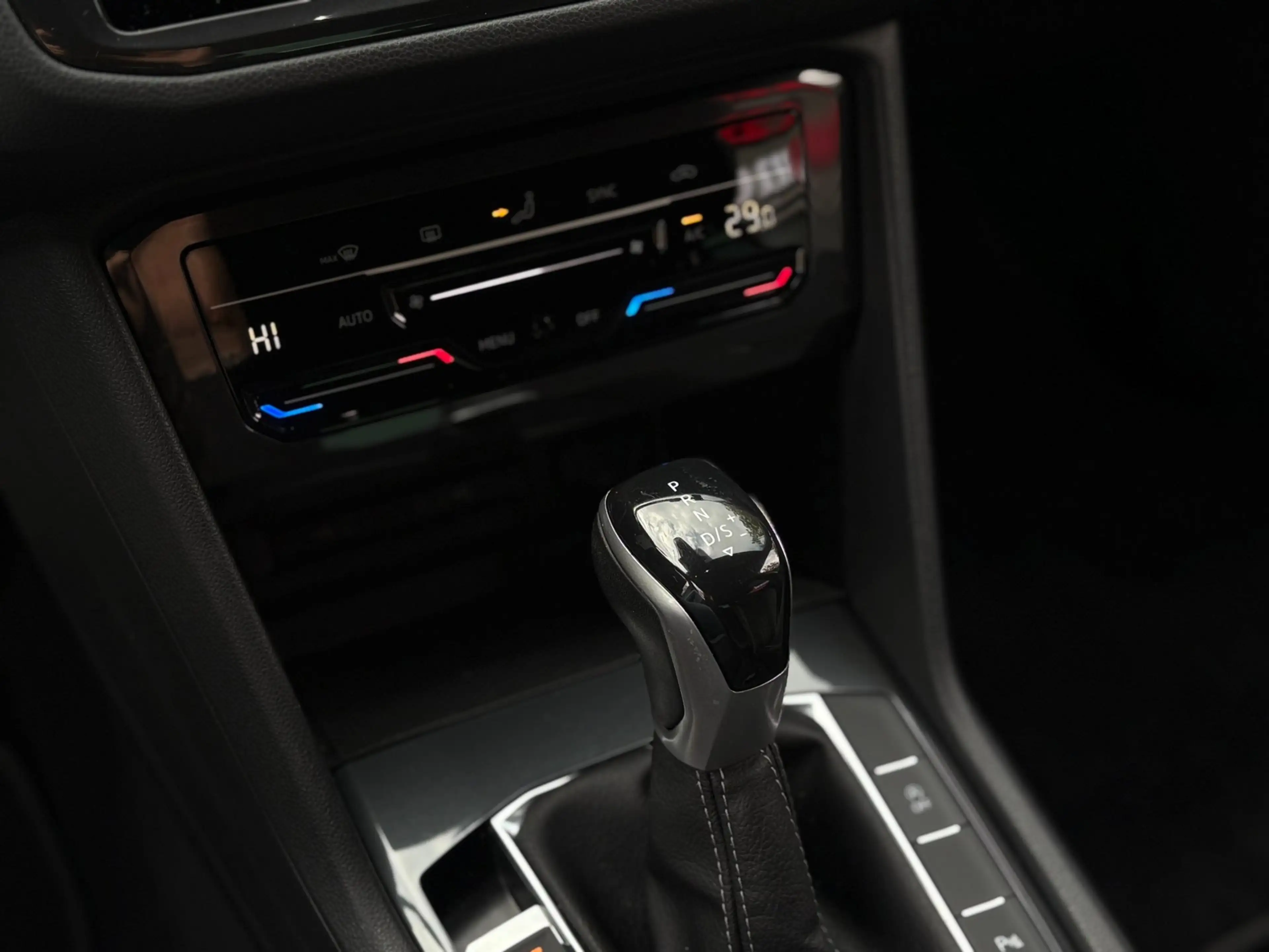 Volkswagen Tiguan 1.5 TSI R-Line DEALER OND. NL-AUTO NAP BTW-AUTO! — photo 20