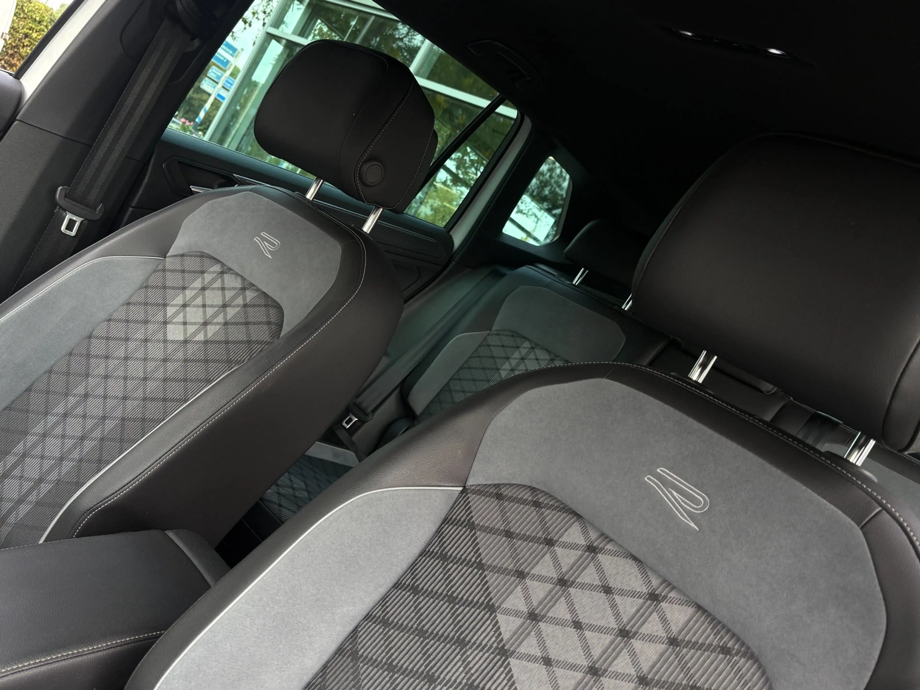 Volkswagen Tiguan 1.5 TSI R-Line DEALER OND. NL-AUTO NAP BTW-AUTO! — photo 9