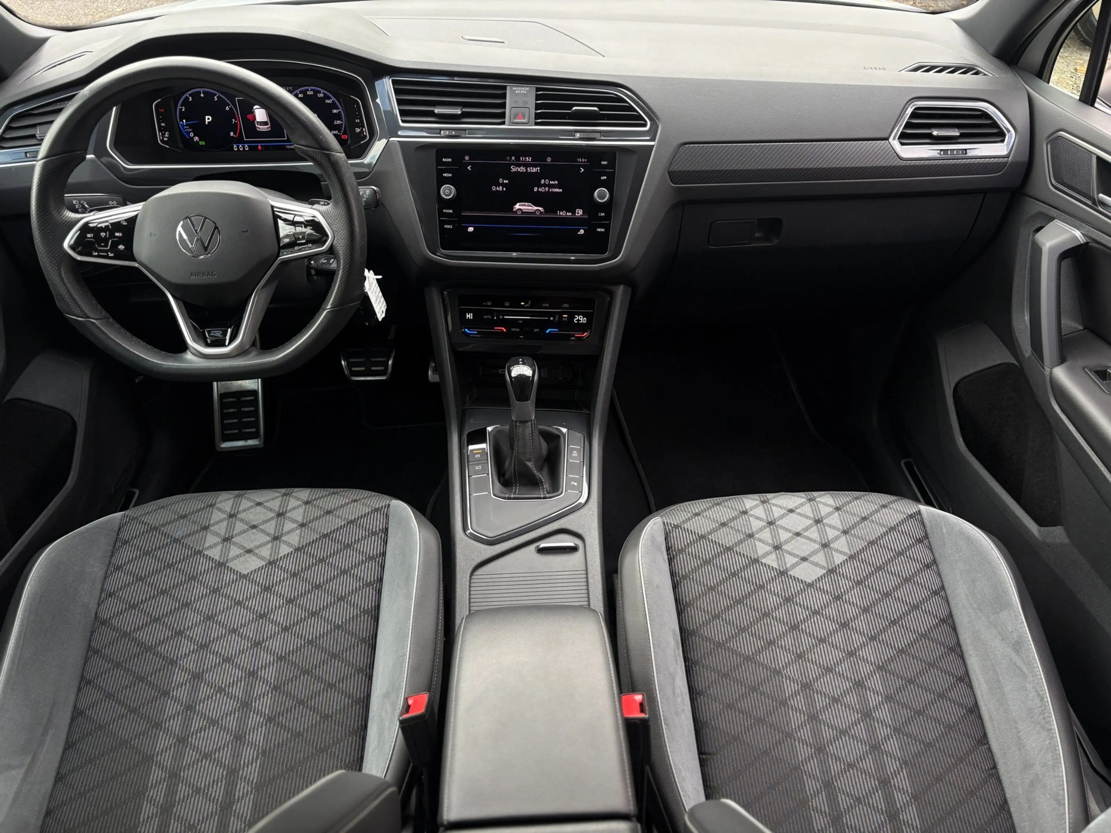 Volkswagen Tiguan 1.5 TSI R-Line DEALER OND. NL-AUTO NAP BTW-AUTO! — photo 12
