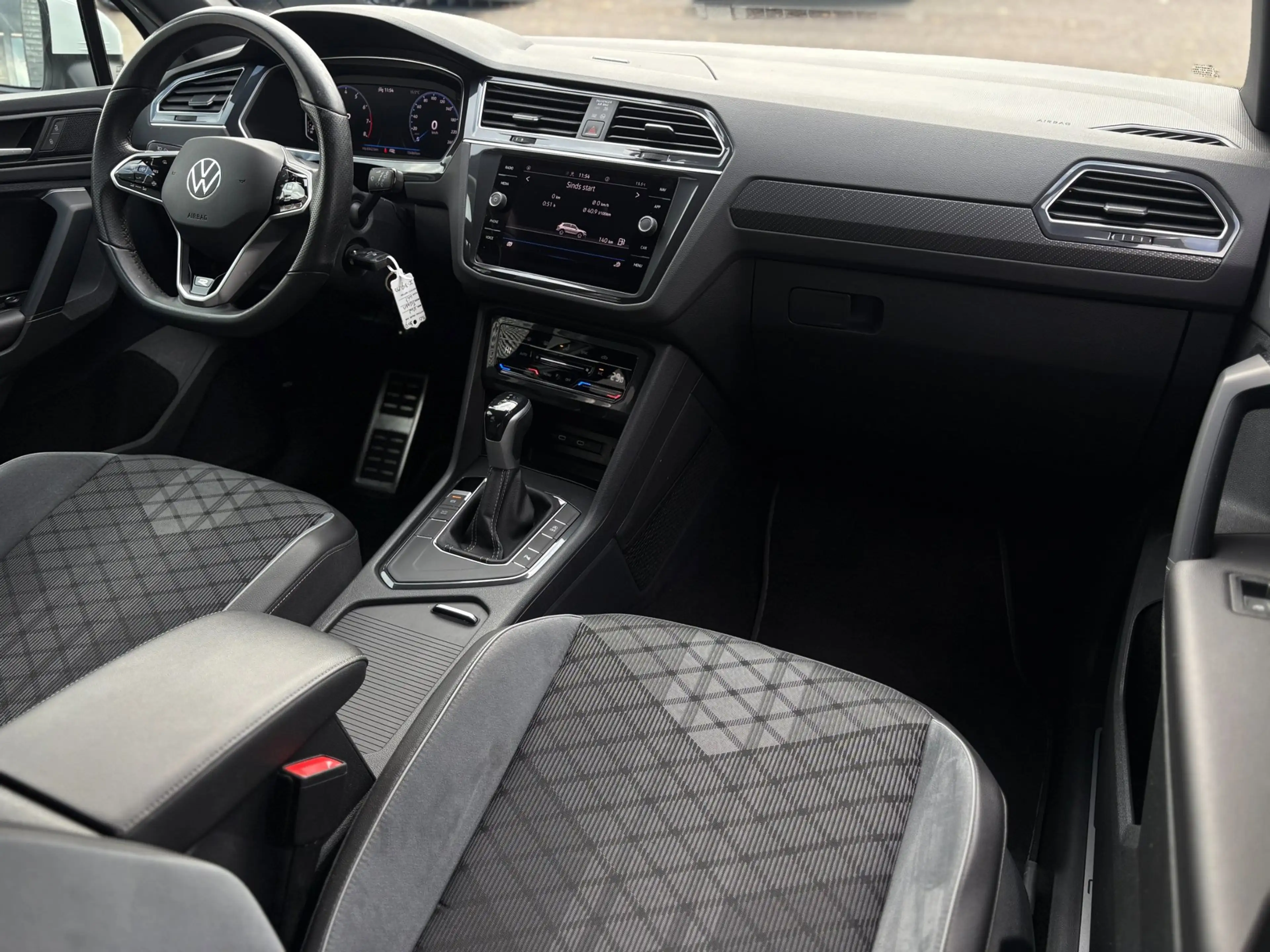 Volkswagen Tiguan 1.5 TSI R-Line DEALER OND. NL-AUTO NAP BTW-AUTO! — photo 13