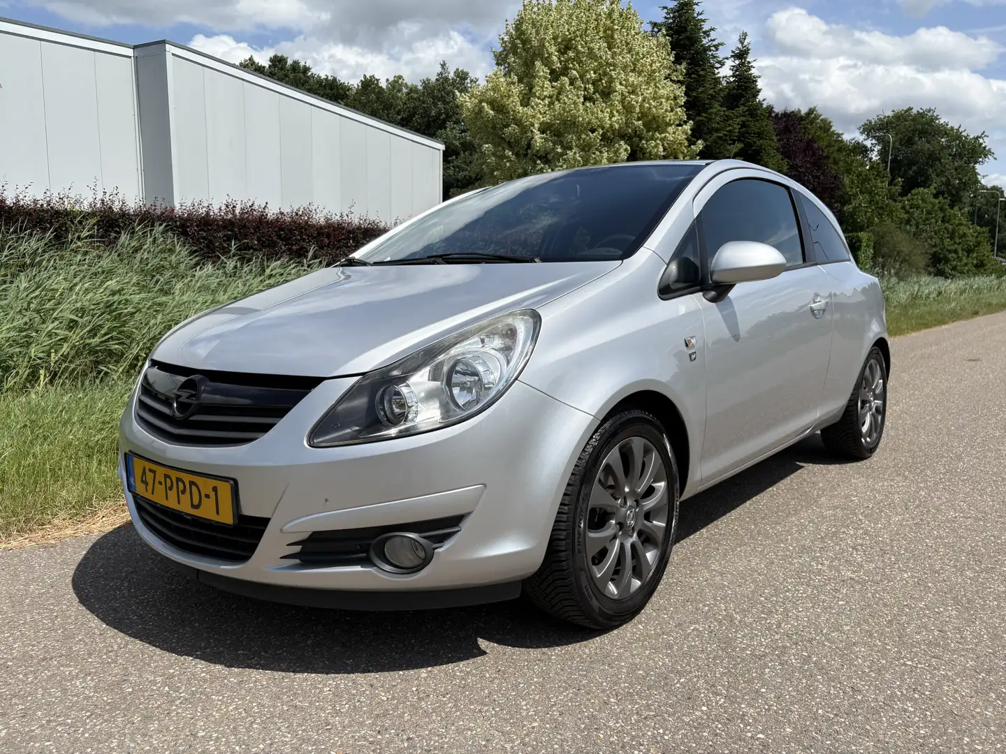 Opel Corsa 1.4-16V '111' Edition / AIRCO / PARROT / 148dkm! N Grijs - 1