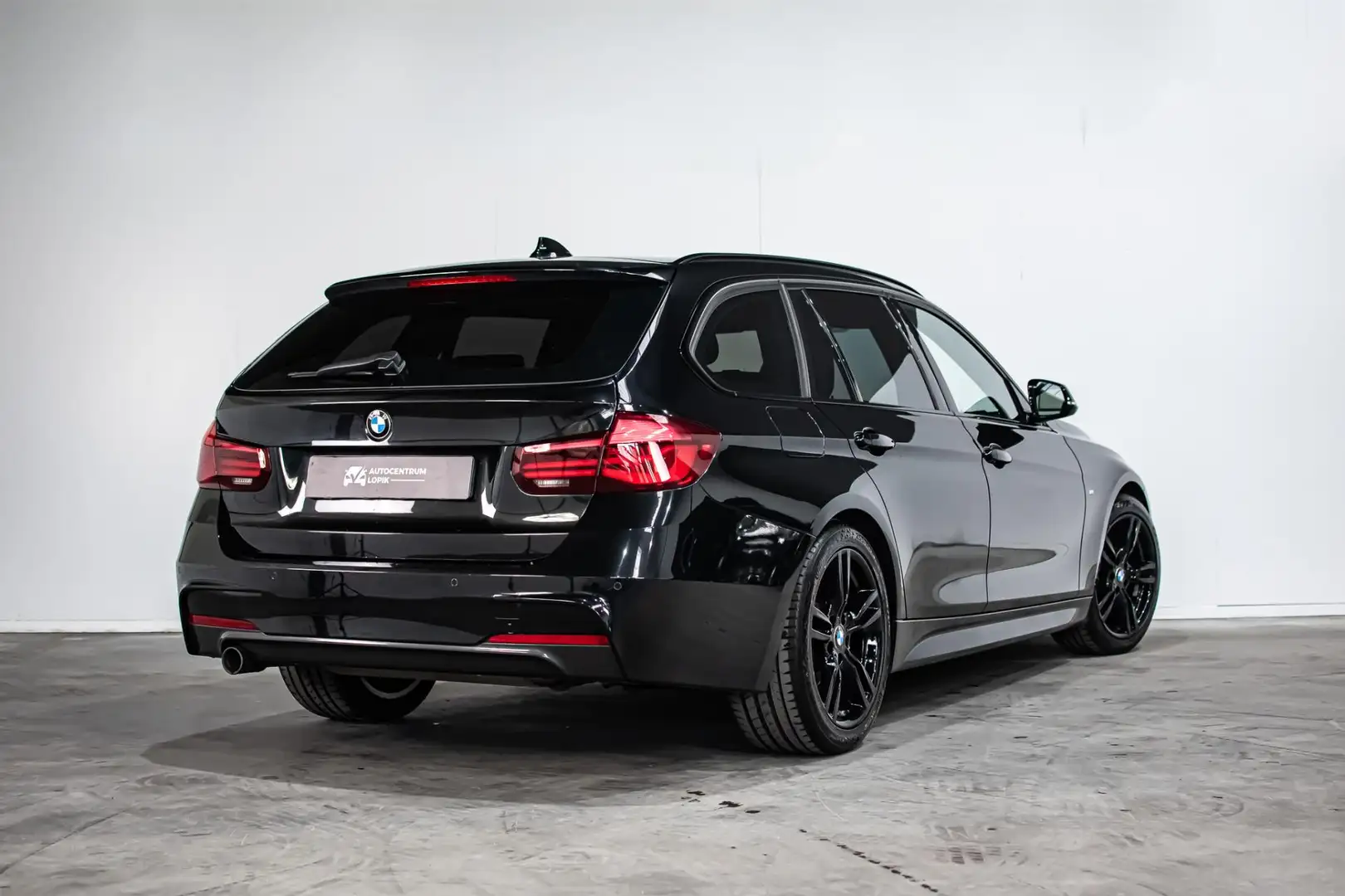 BMW 318 3-serie Touring 318i M Sport *Apple CarPlay* NAP Nero - 2