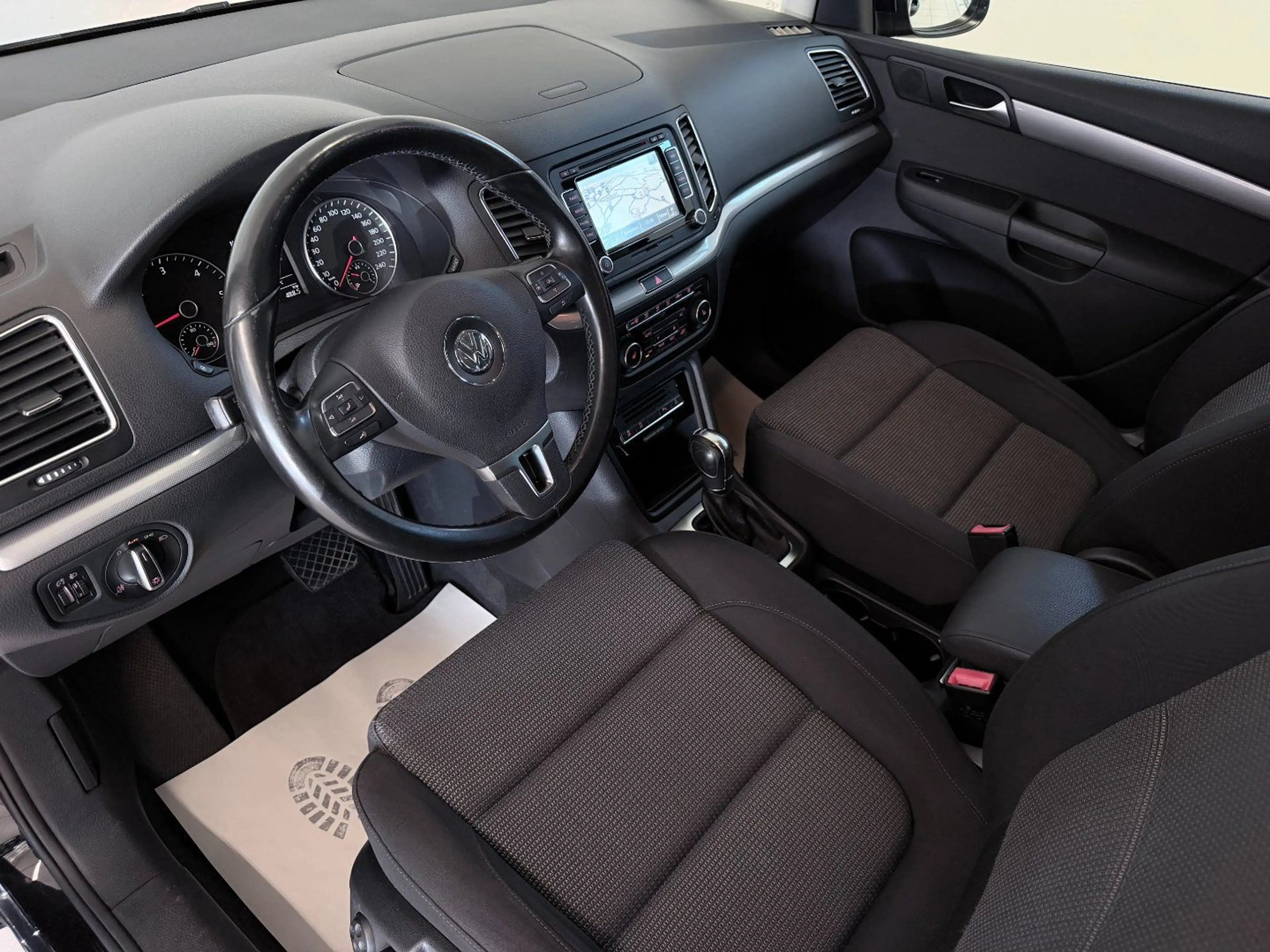 Volkswagen Sharan 2.0 TDI Comfortline*SHZ*PDC*NAVI* — photo 9