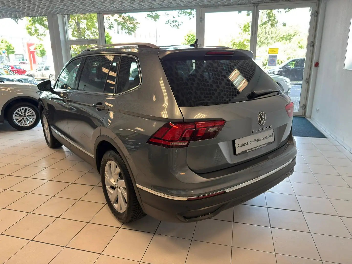 Volkswagen Tiguan Allspace 1.5 TSI DSG Life*ACC*AHK*7Sitzer Grau - 2