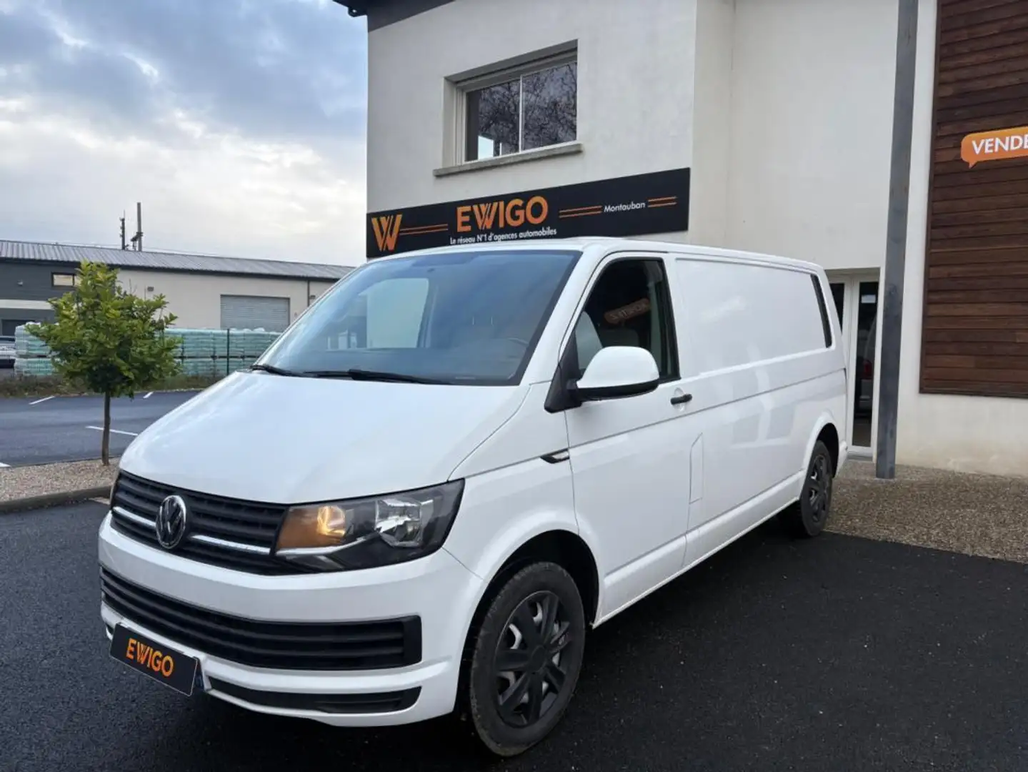 Volkswagen Transporter FOURGON 2.0 TDI 205 L2H1 CONFORT + ATTELAGE Blanc - 1