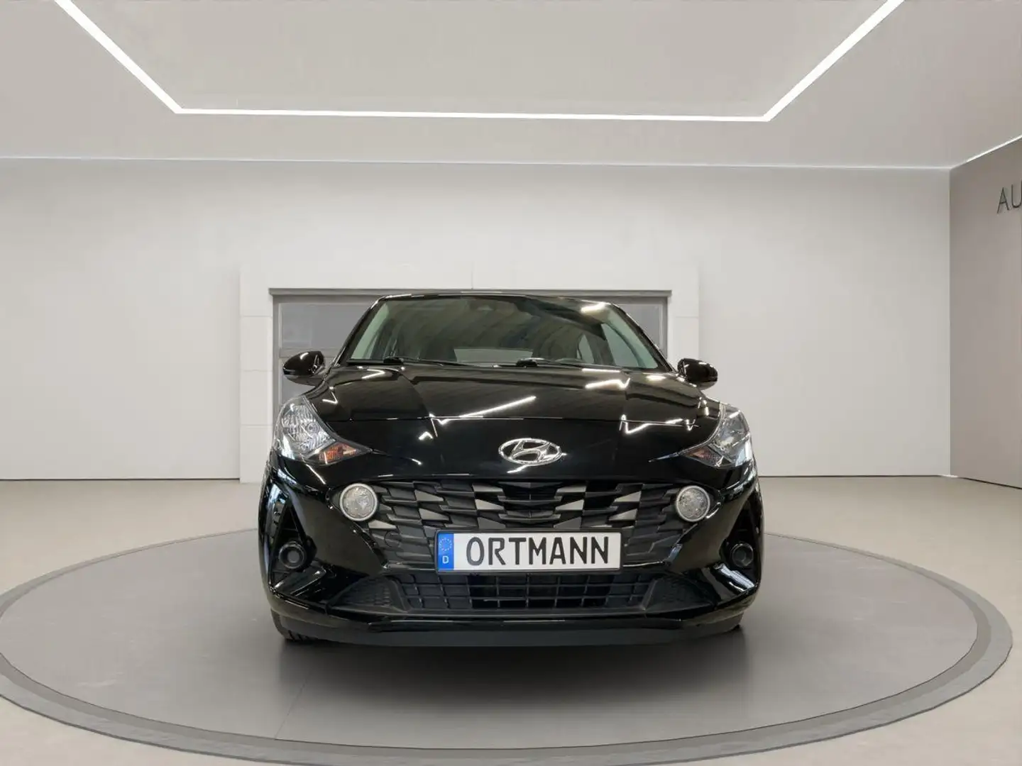 Hyundai i10 1.0 Benzin "Trend" 2WD 5-Gang Schwarz - 2