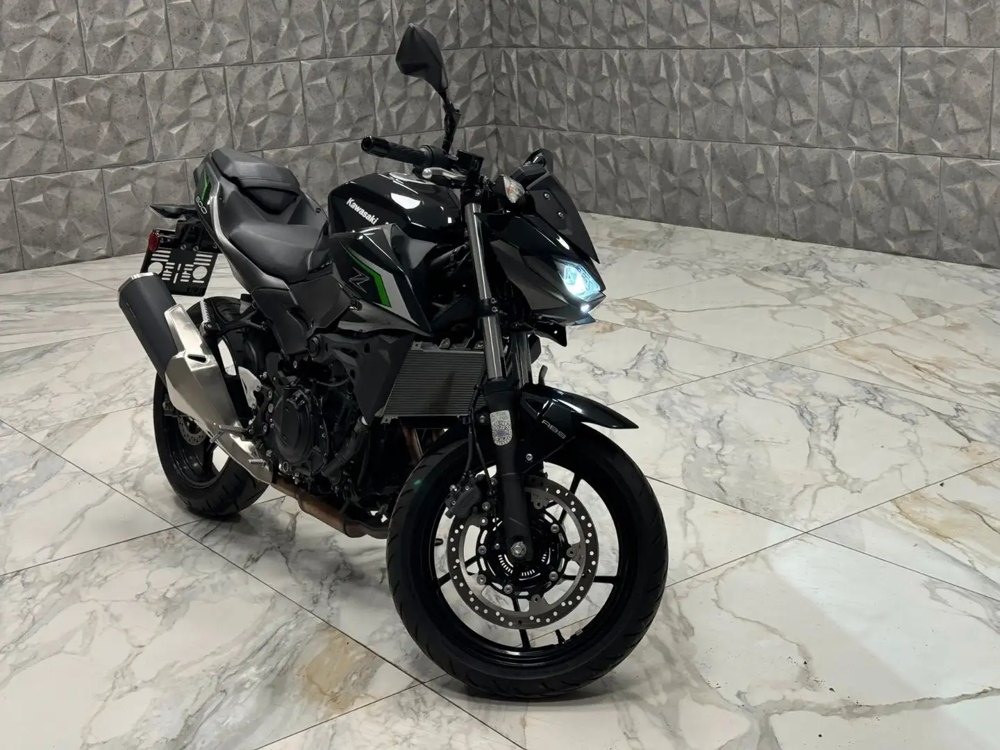 Kawasaki Z 500 Black - 2