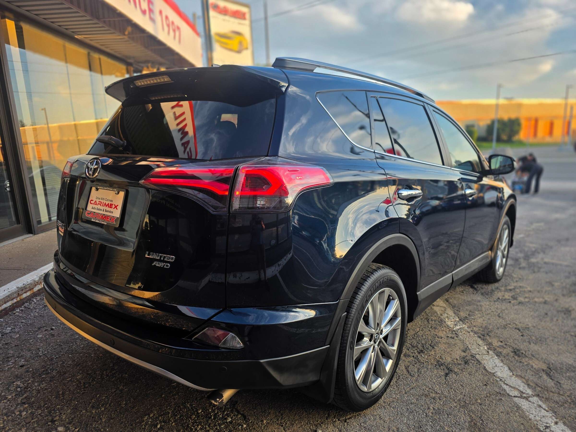 2018 Toyota RAV4 Limited **SALE PENDING** — снимка 1