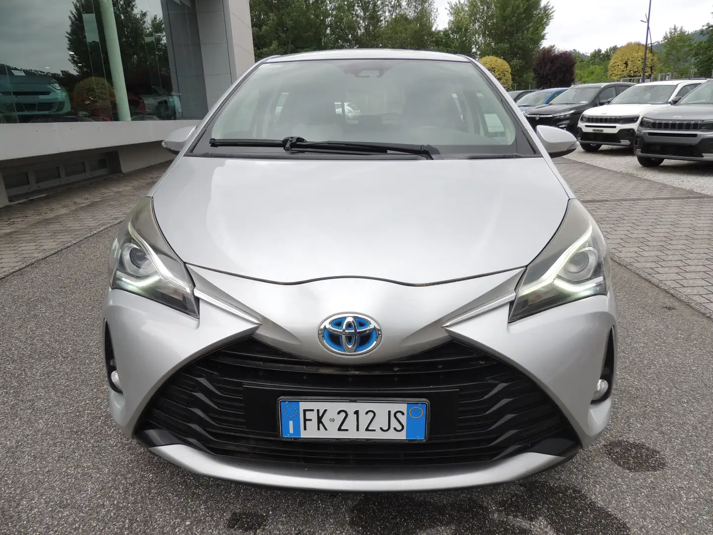 Toyota Yaris 5p 1.5h Active CONTO VENDITA Gris - 2