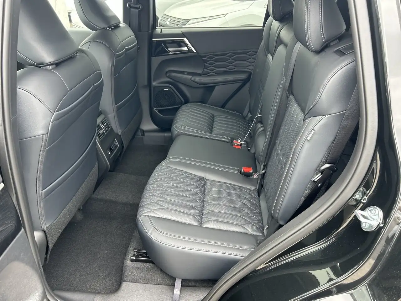 Mitsubishi Outlander снимка Mitsubishi Outlander