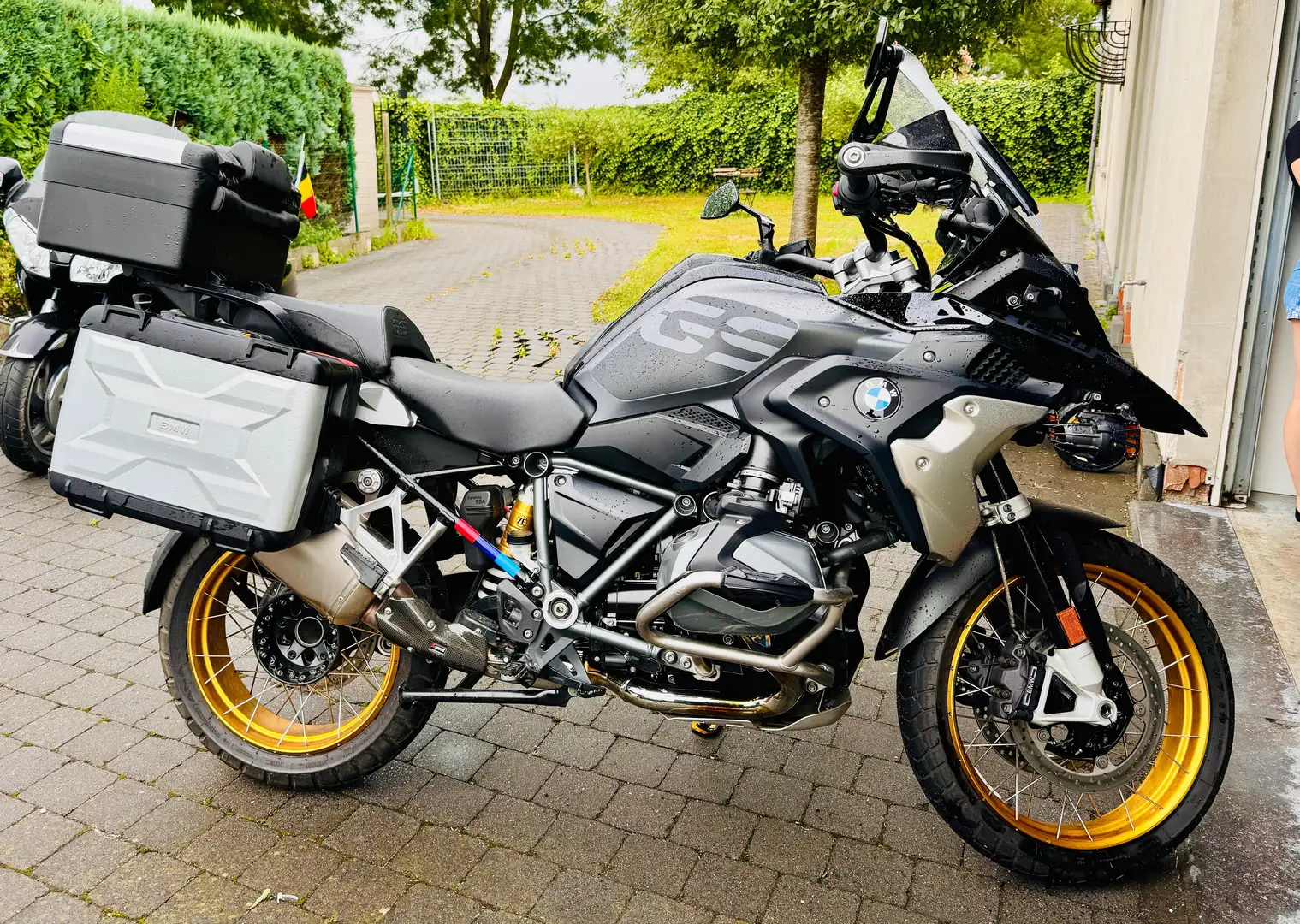 BMW R 1250 GS Triple Black met Akra en tal van opties! Zwart - 1