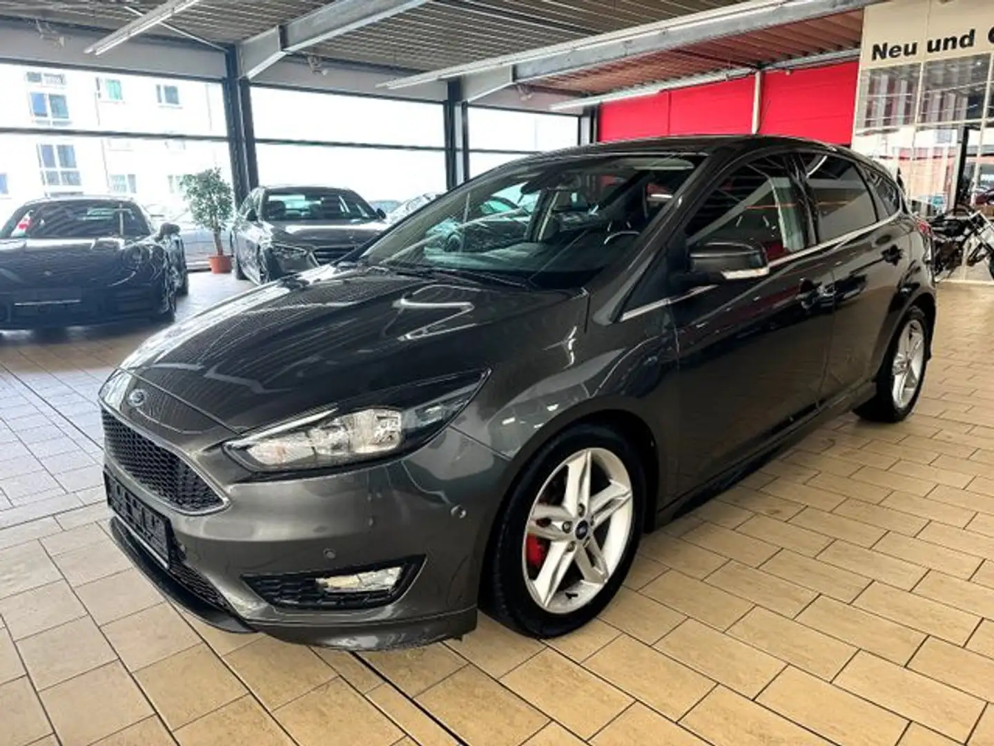 Ford Focus 1.5 TDCI TITANIUM *SPORT-PAKET+AUTOM+NAVI* Gris - 2