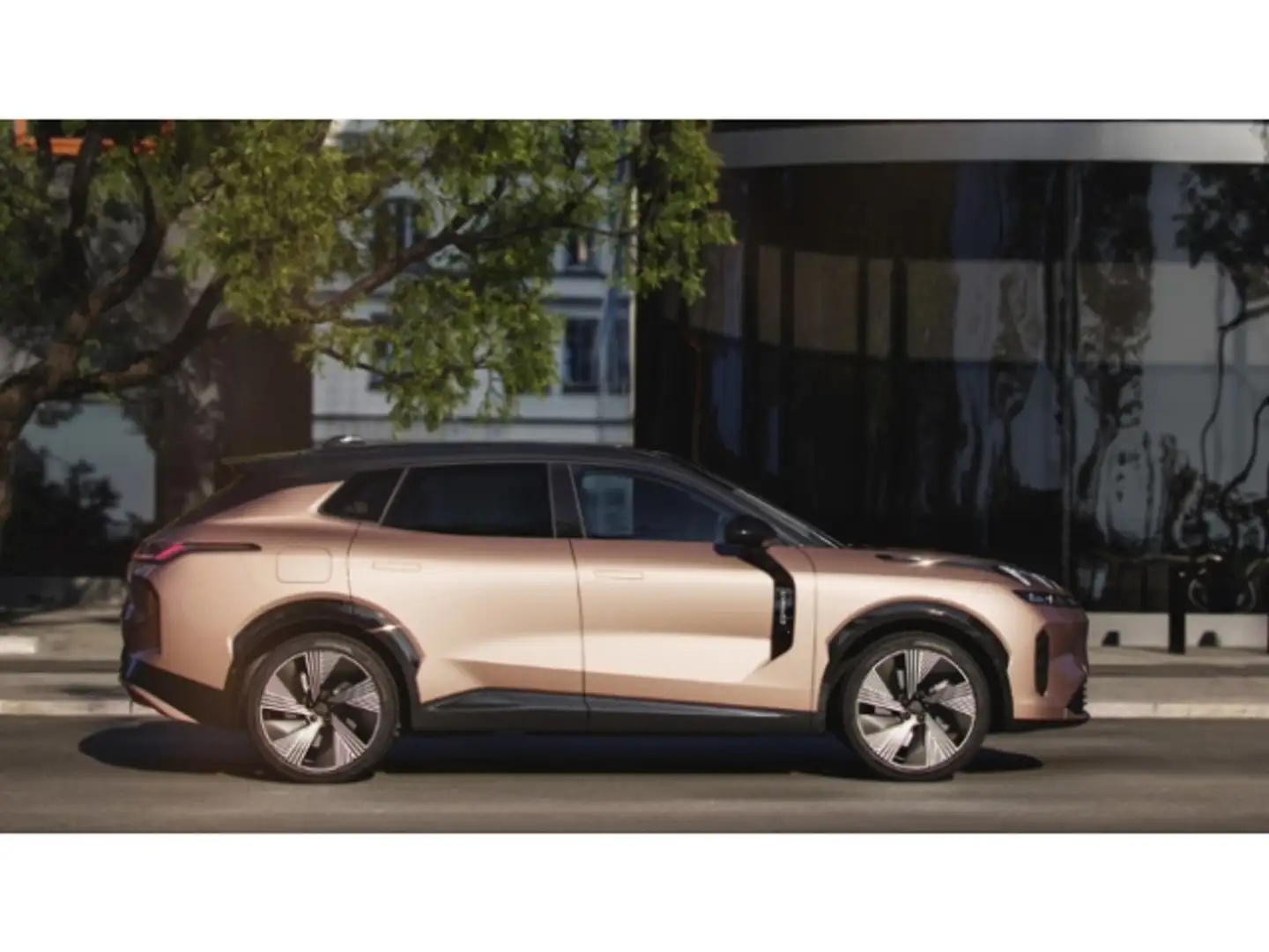 Lynk & Co 08 1.5 PlugIn Hybrid / 200KM Elektr. / 0% Fin. / 4 Ja Bronzo - 1