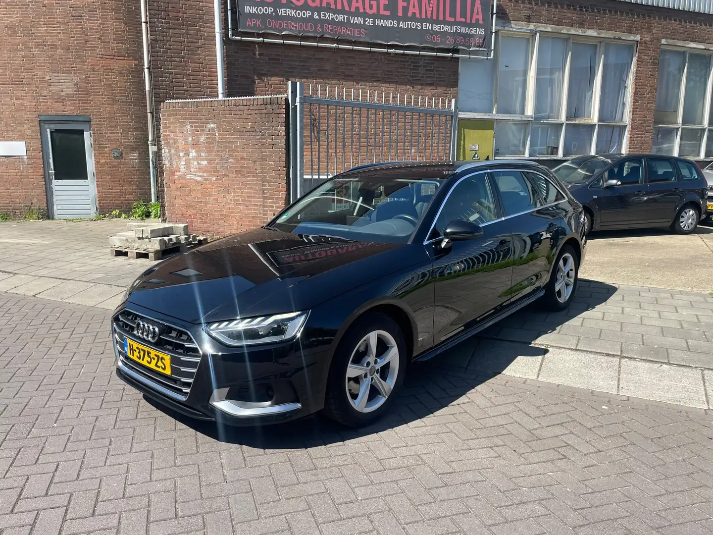 Audi A4 Avant 35 TDI Launch edition Business Zwart - 1