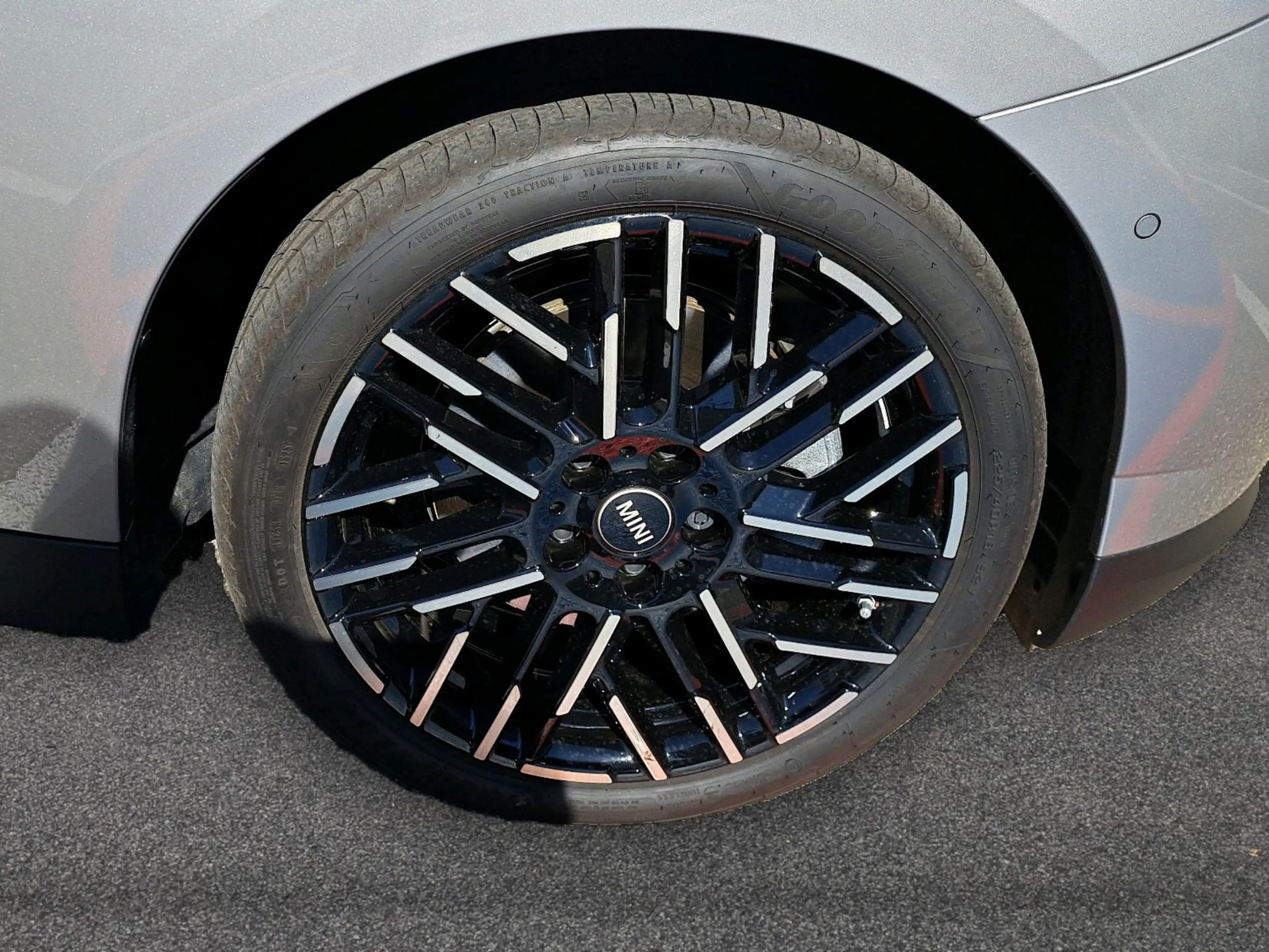 MINI Cooper SE Favoured Trim — photo 9