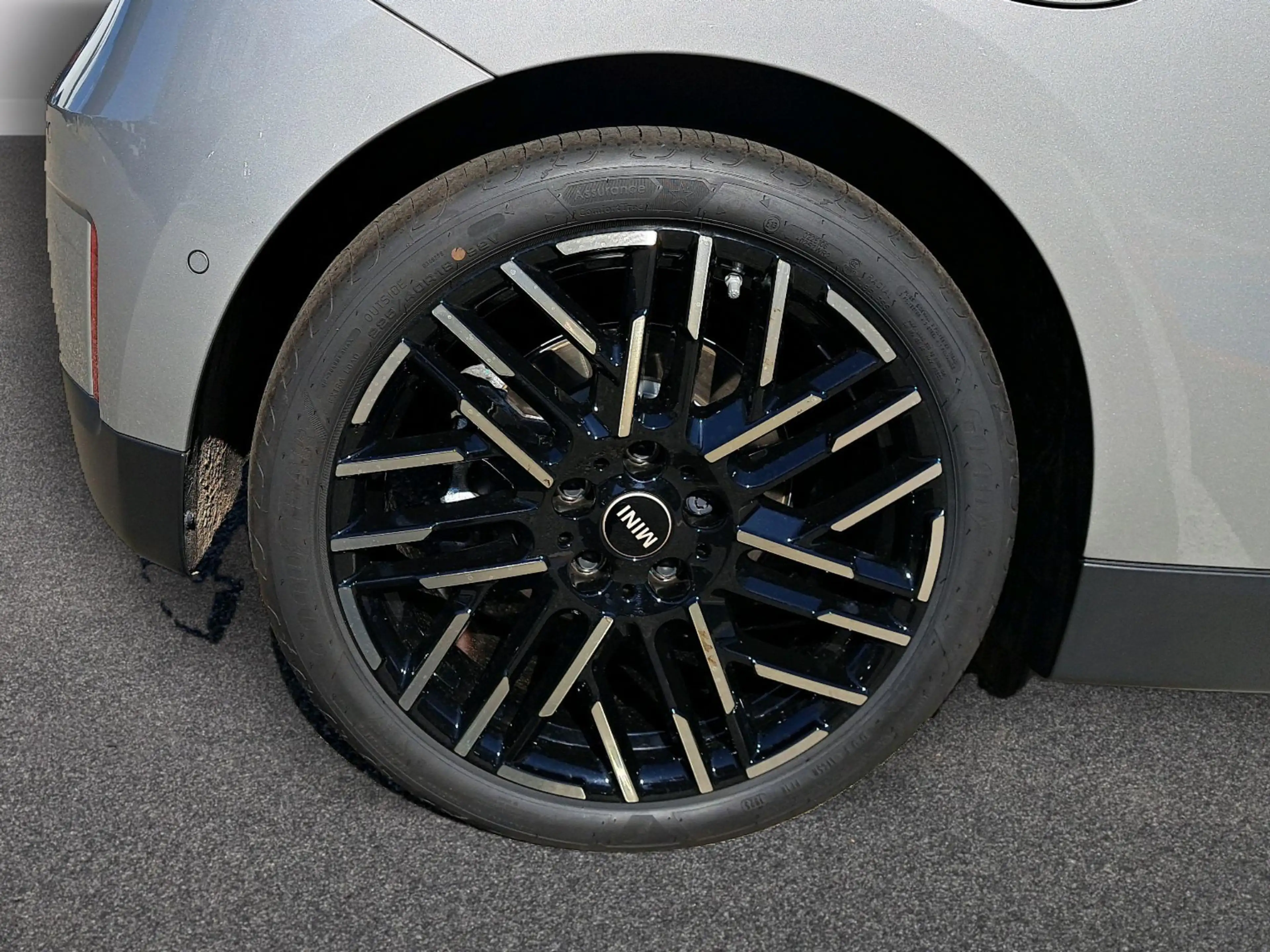 MINI Cooper SE Favoured Trim — photo 11