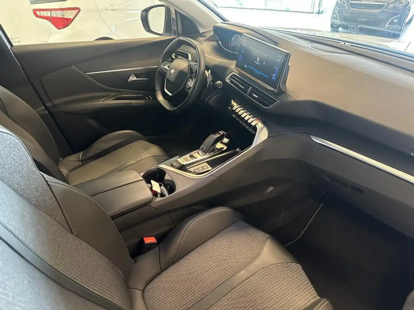 Peugeot 3008 Allure 1.2 BENZINE 130 EAT 8 Blanc - 2