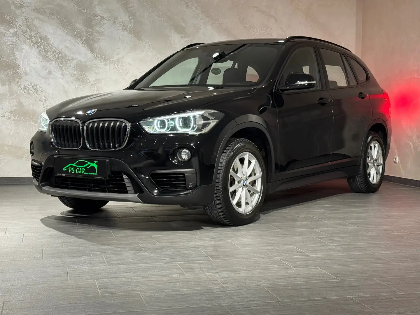 BMW X1 xDrive 18 d Advantage Schwarz - 2