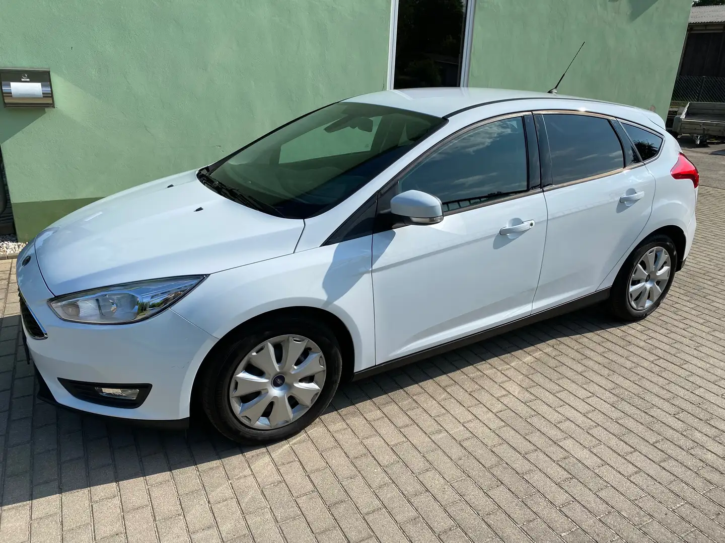 Ford Focus *Scheckheftgepflegt*Klima*Winterpaket*AHK*1. Hand* Weiß - 1