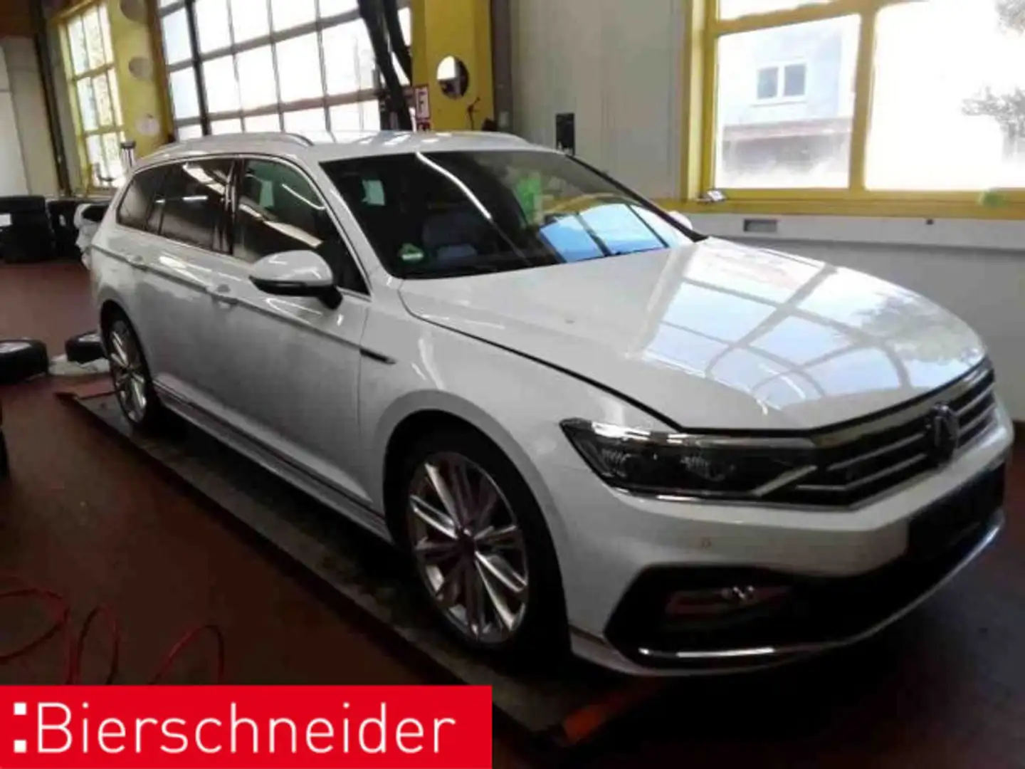Volkswagen Passat Variant 2.0 TSI DSG R-Line 19 AHK MATRIX Weiß - 1