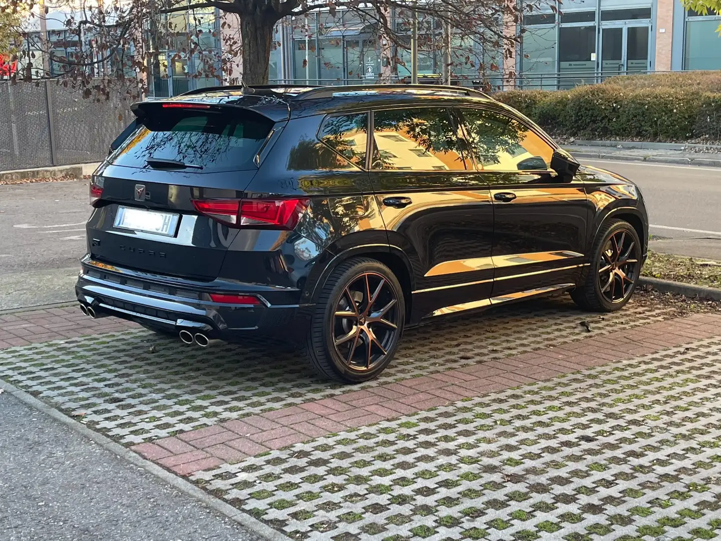 CUPRA Ateca 2.0 tsi 4drive dsg Czarny - 2