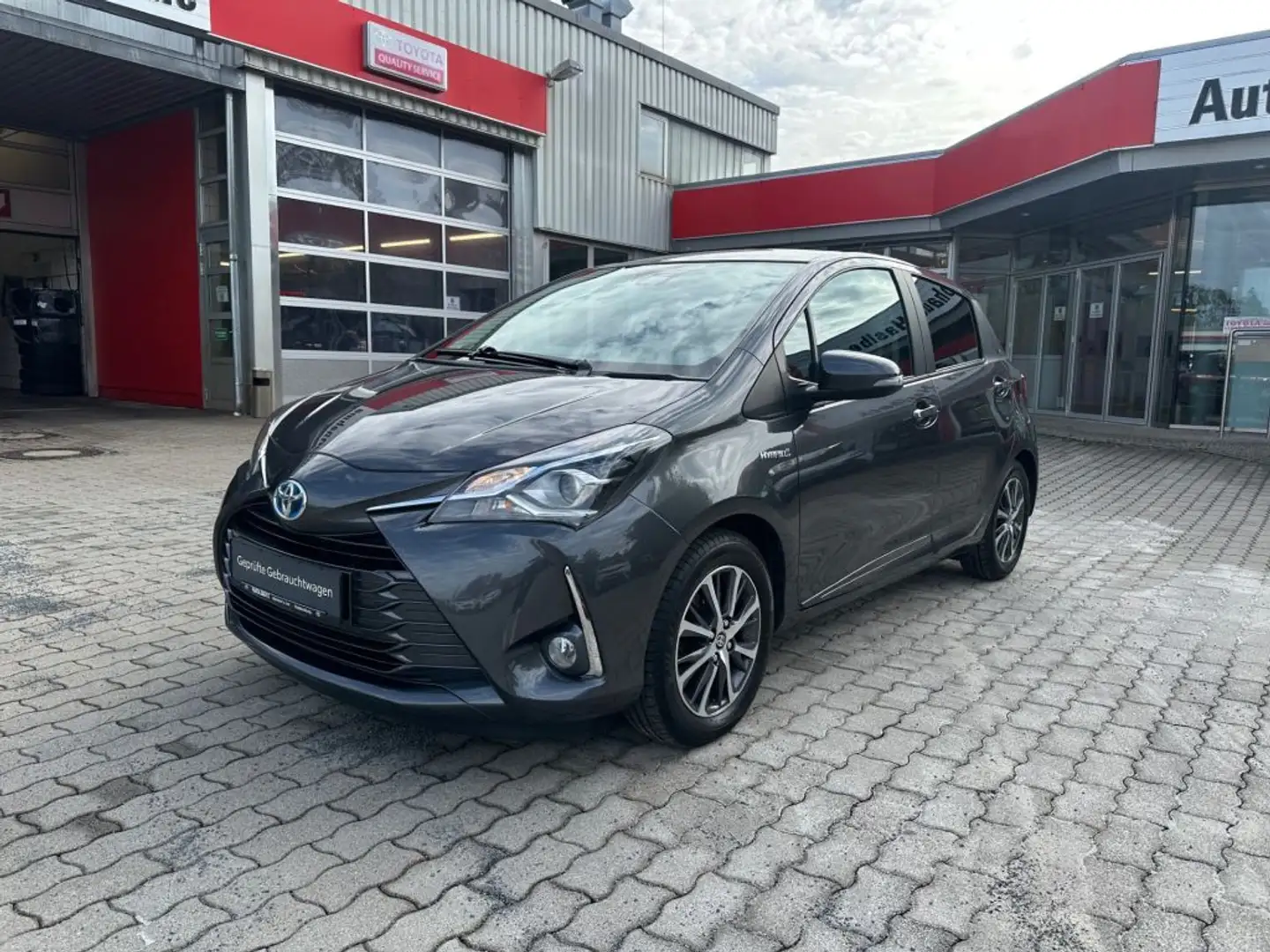 Toyota Yaris Hybrid 1.5 VVT-i Y20 Club Gris - 2