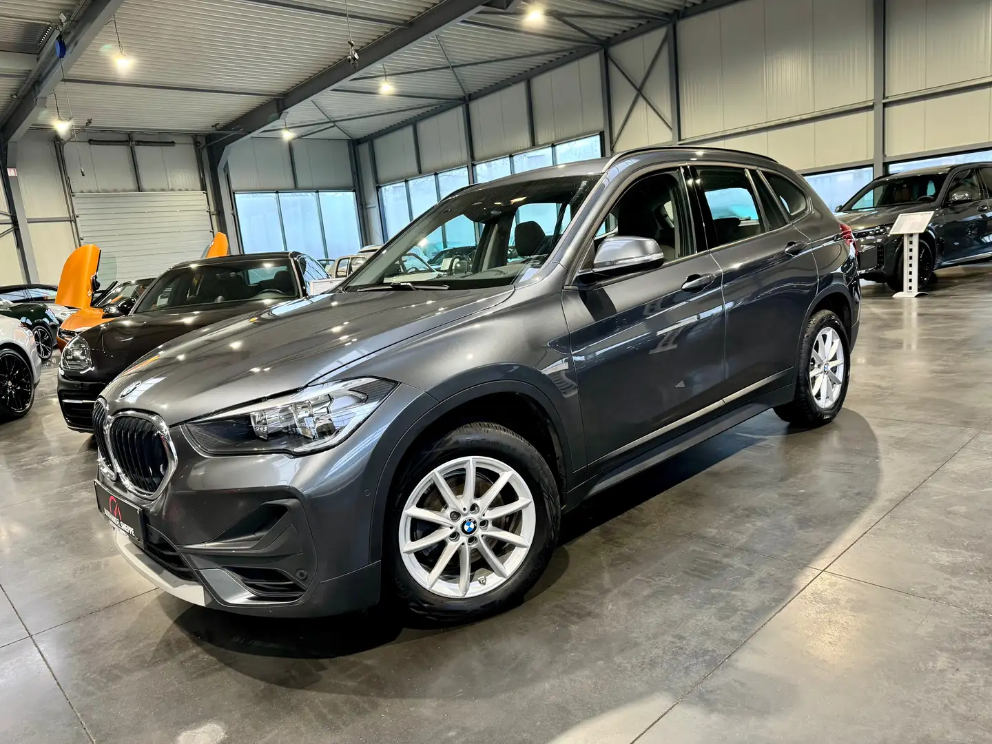 BMW X1 1.5i sDrive18 OPF /Facelift /Leder /Gps /Enz... Gris - 1