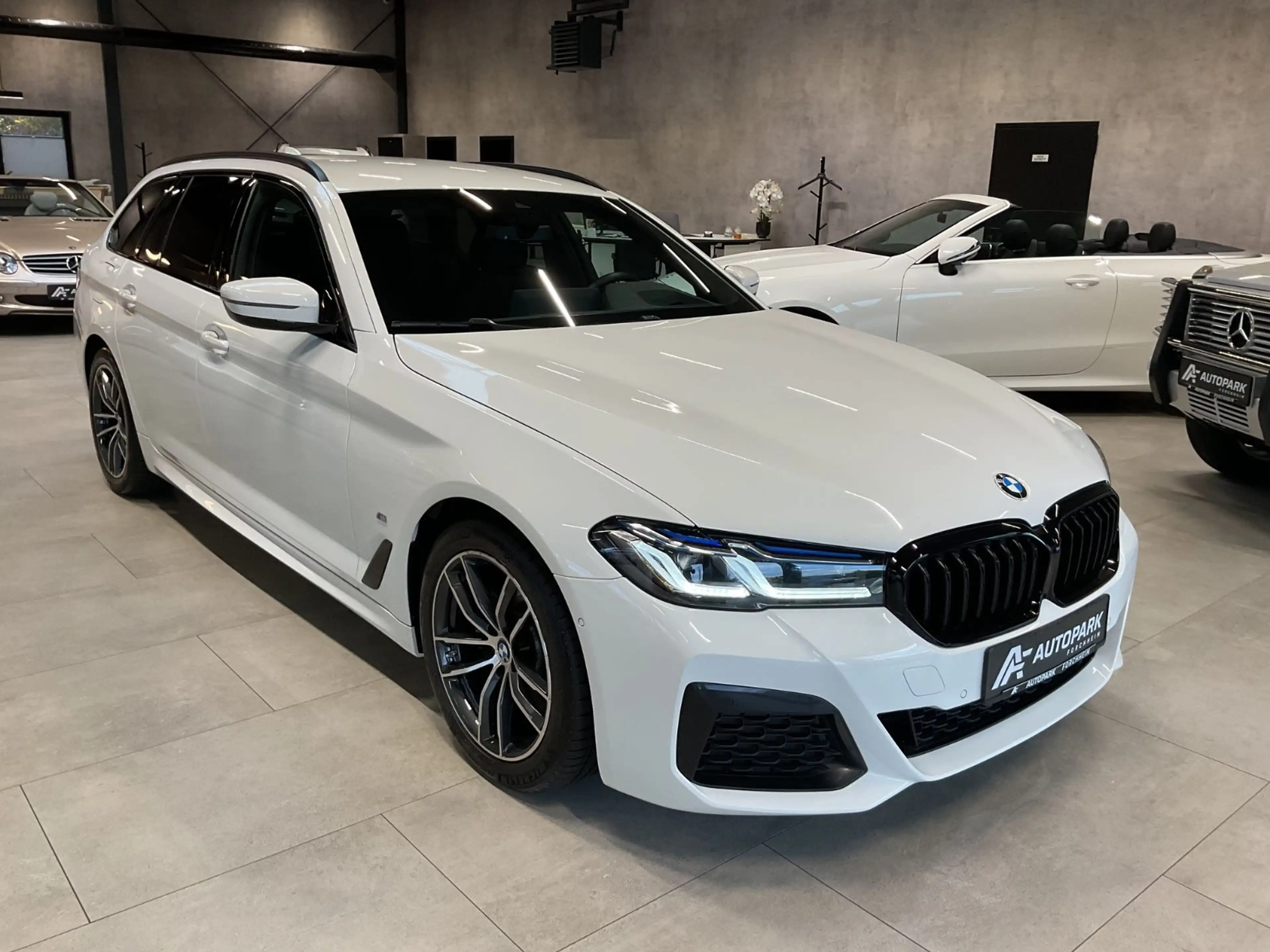 BMW 520 d Touring M Paket AHK HuD HiFi Laserl. Leder — photo 2