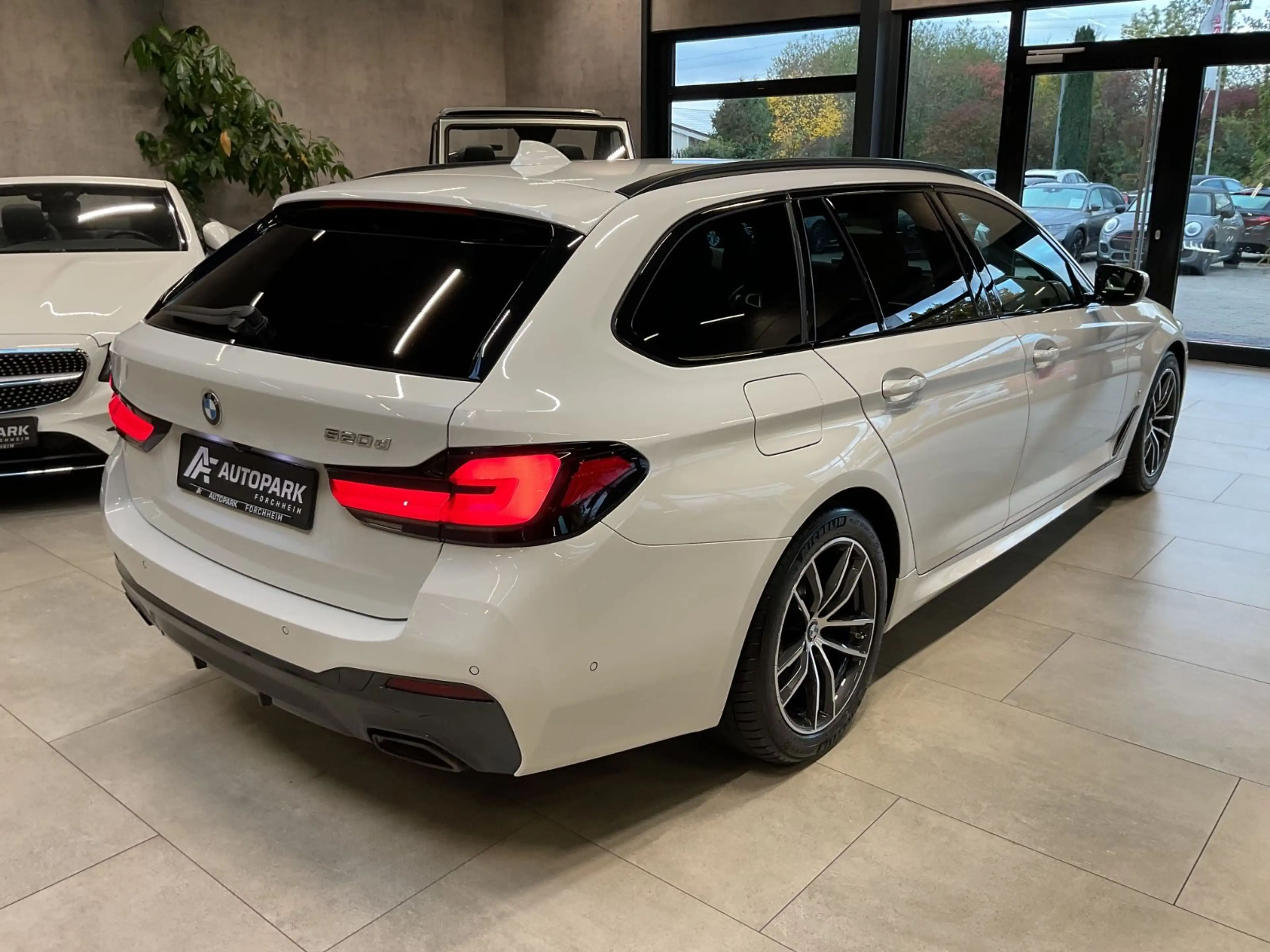 BMW 520 d Touring M Paket AHK HuD HiFi Laserl. Leder — photo 4