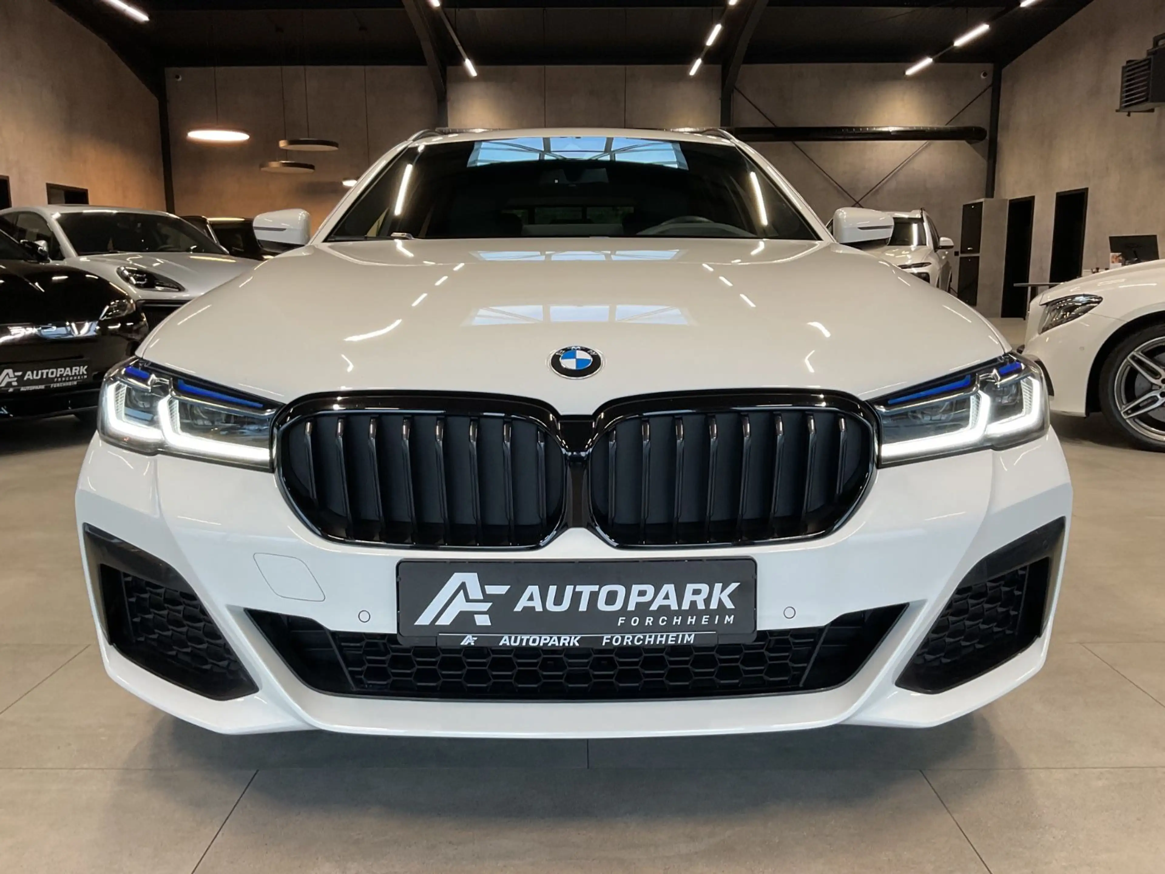 BMW 520 d Touring M Paket AHK HuD HiFi Laserl. Leder — photo 3