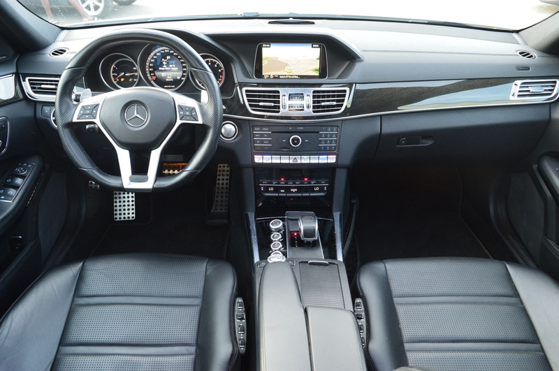 Mercedes-Benz E 63 AMG Lim. 4M*LED*Pano*R-Kamera*HarmanK*Mopf* — photo 2