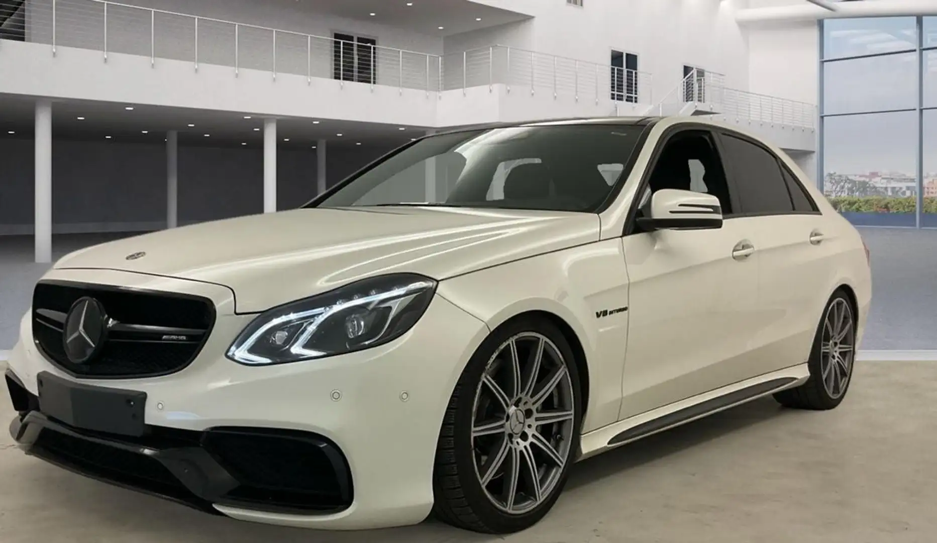 Mercedes-Benz E 63 AMG Lim. 4M*LED*Pano*R-Kamera*HarmanK*Mopf* Alb - 1