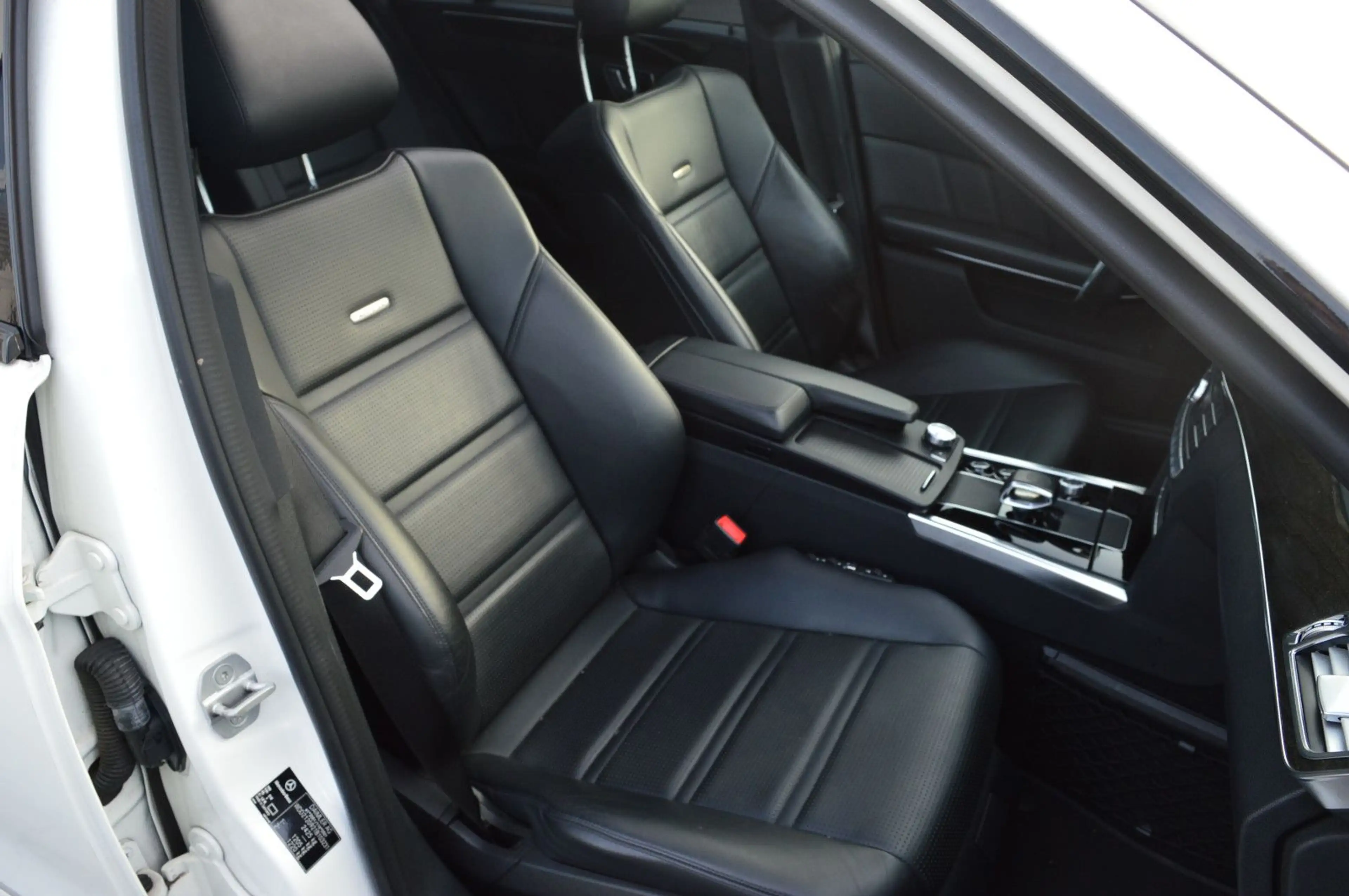 Mercedes-Benz E 63 AMG Lim. 4M*LED*Pano*R-Kamera*HarmanK*Mopf* — photo 14