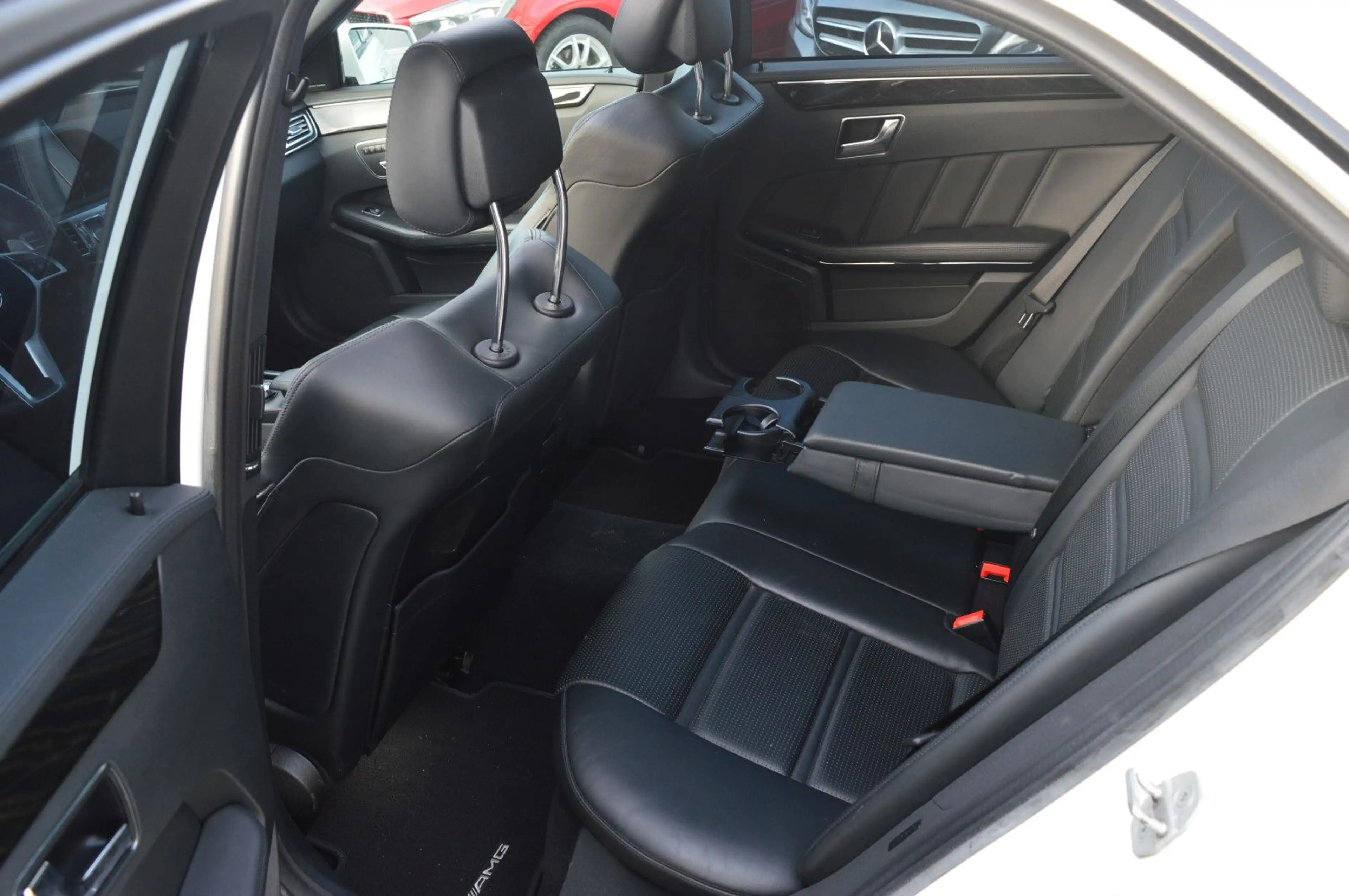 Mercedes-Benz E 63 AMG Lim. 4M*LED*Pano*R-Kamera*HarmanK*Mopf* — photo 15