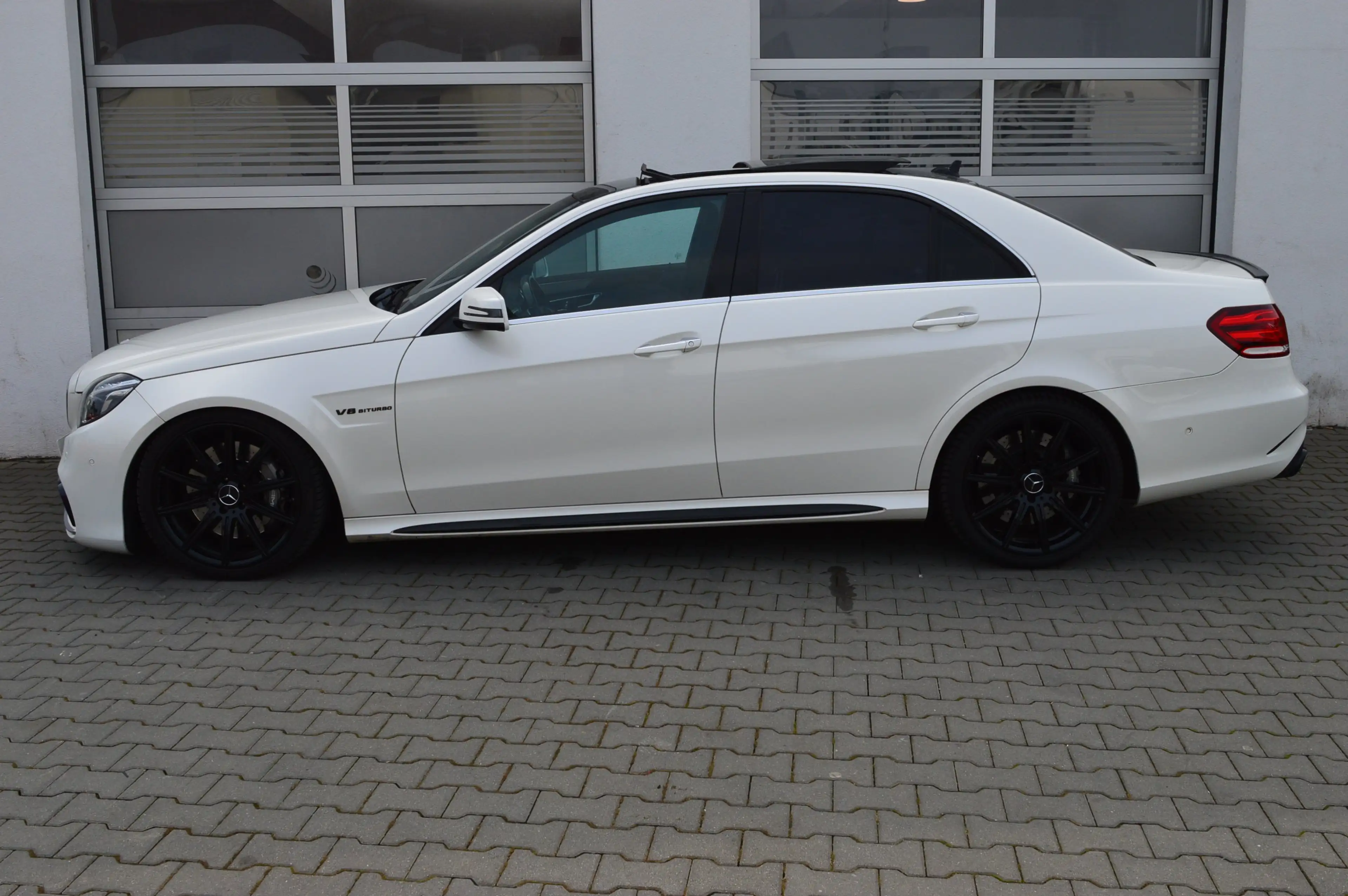 Mercedes-Benz E 63 AMG Lim. 4M*LED*Pano*R-Kamera*HarmanK*Mopf* — photo 5