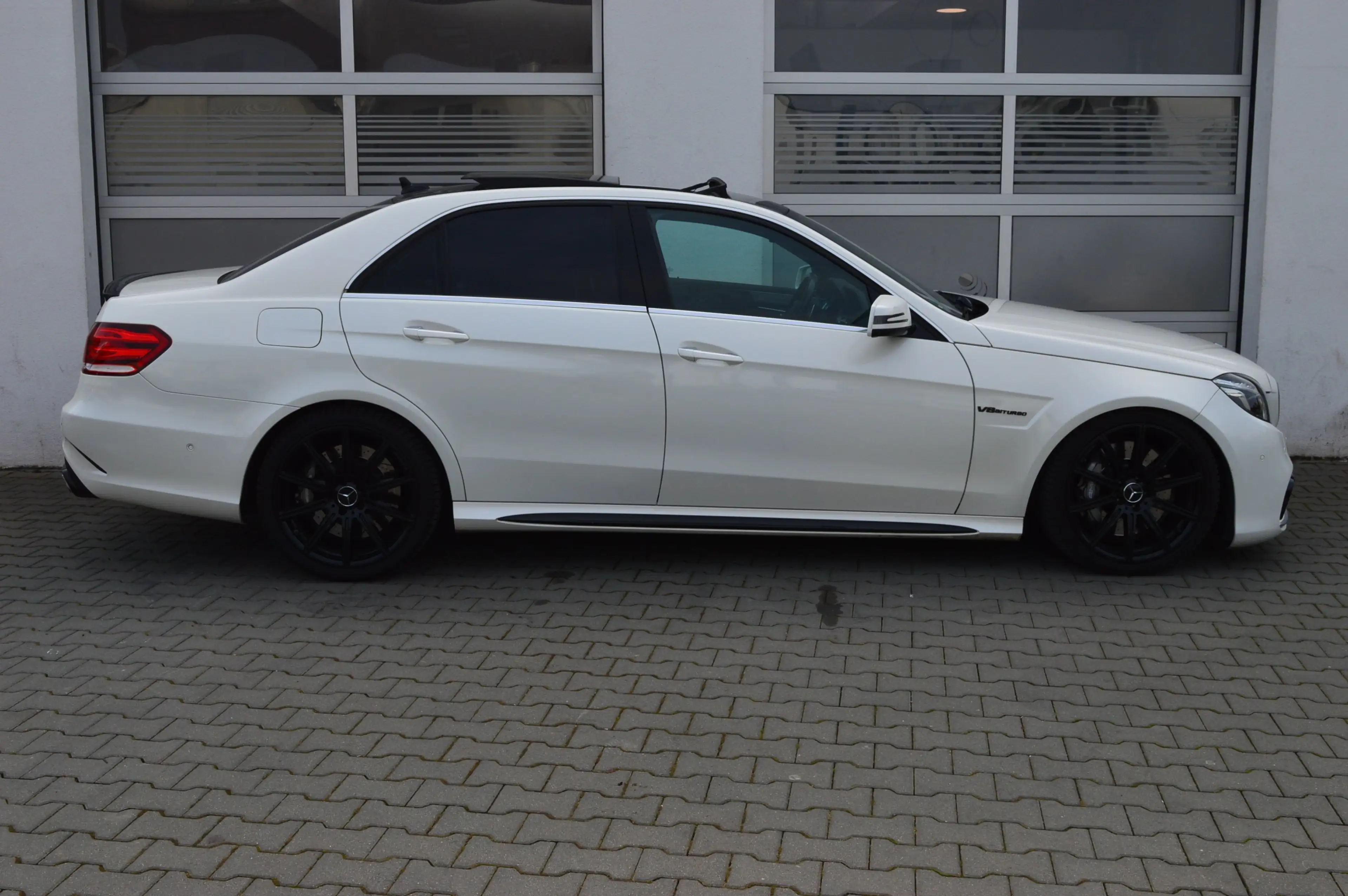 Mercedes-Benz E 63 AMG Lim. 4M*LED*Pano*R-Kamera*HarmanK*Mopf* — photo 6