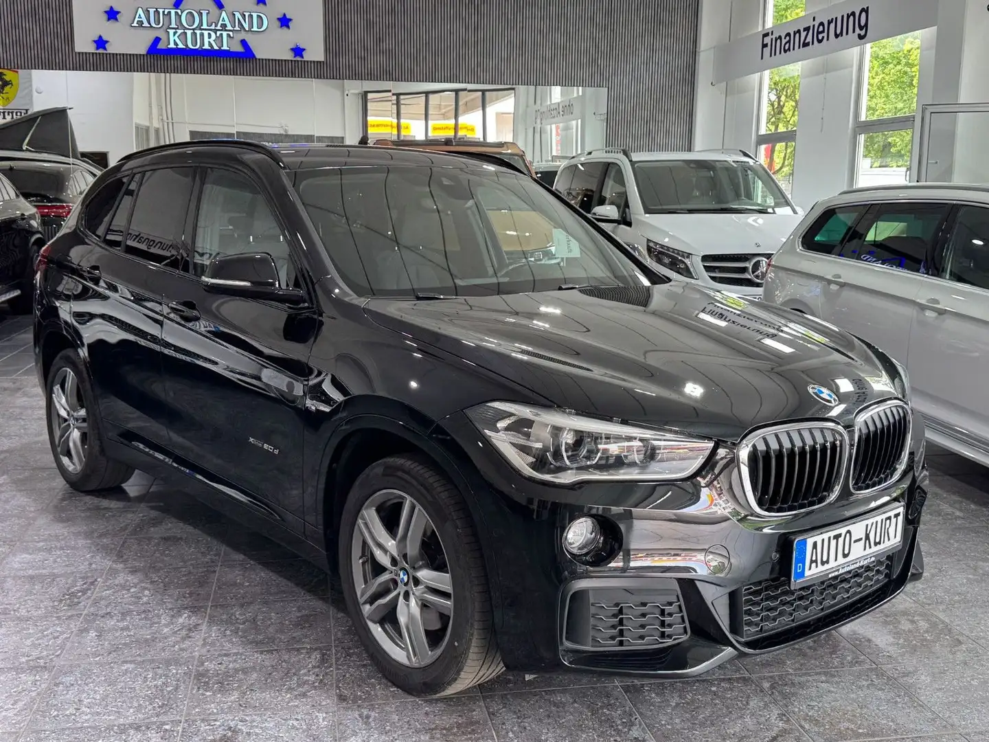 BMW X1 xDr.20dA*HUD*LED*Keyless*Navi*M-Sport Noir - 1