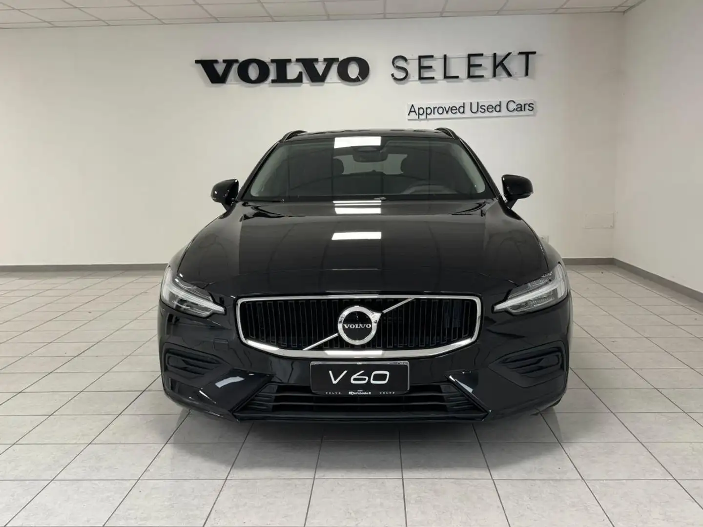 Volvo V60 B3 automatico Core - PROMO Černá - 2