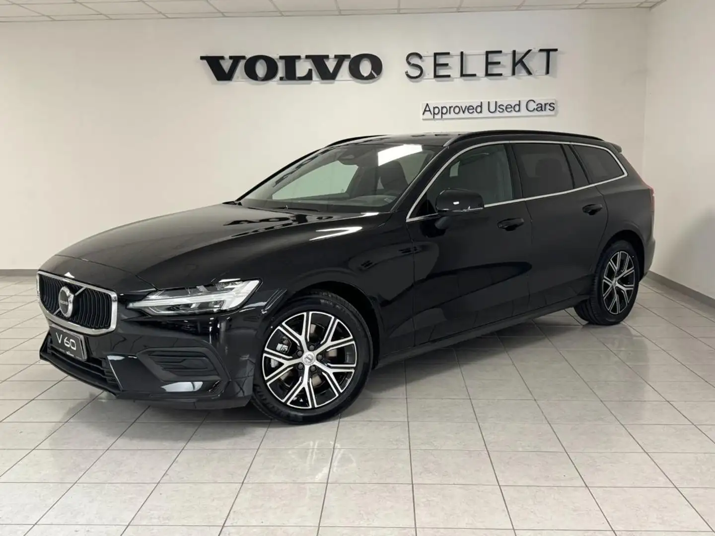 Volvo V60 B3 automatico Core - PROMO Černá - 1