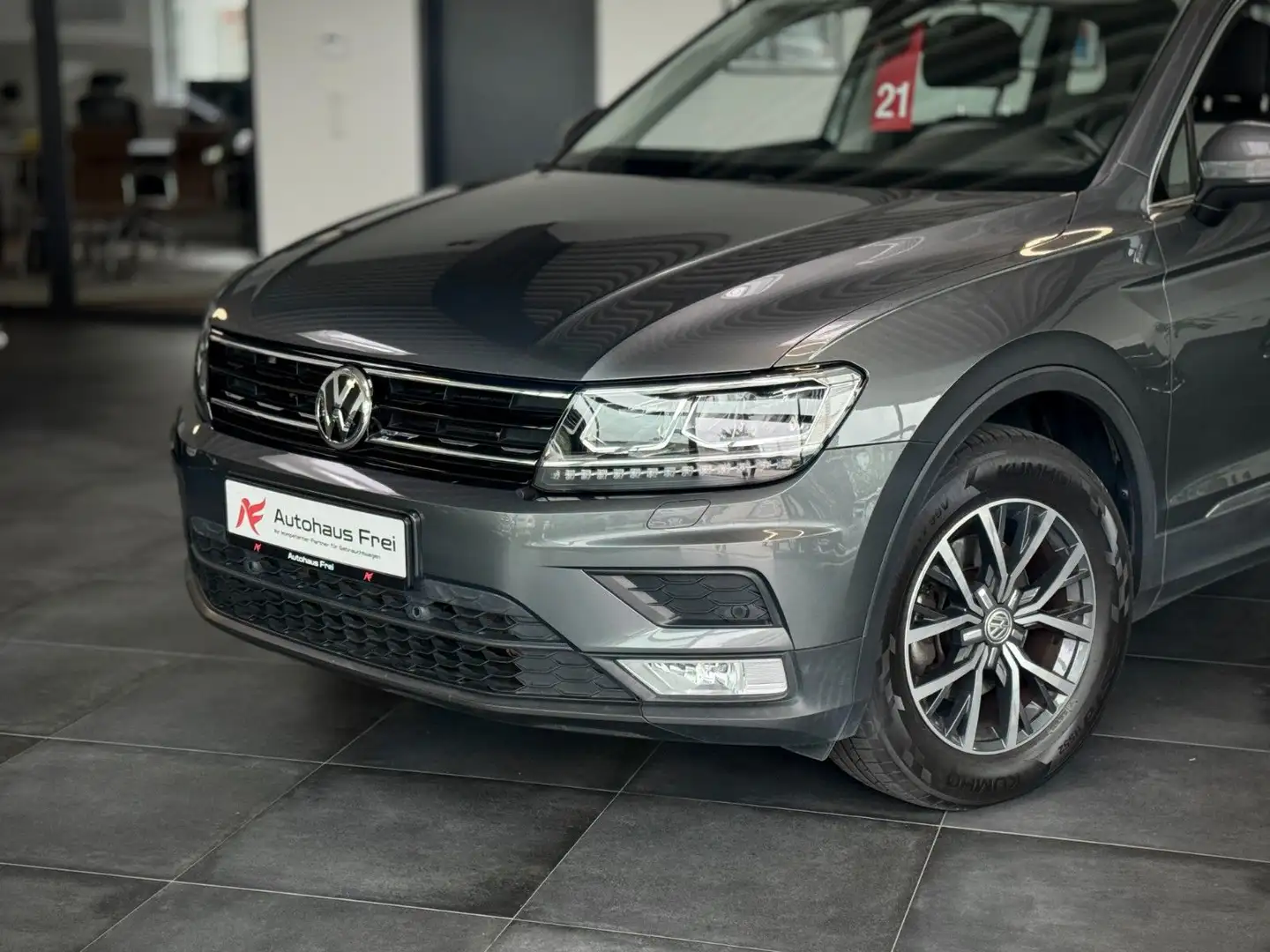 Volkswagen Tiguan 2.0 TDI Comfortline *Digitaltacho *AHK*Ca Gris - 1