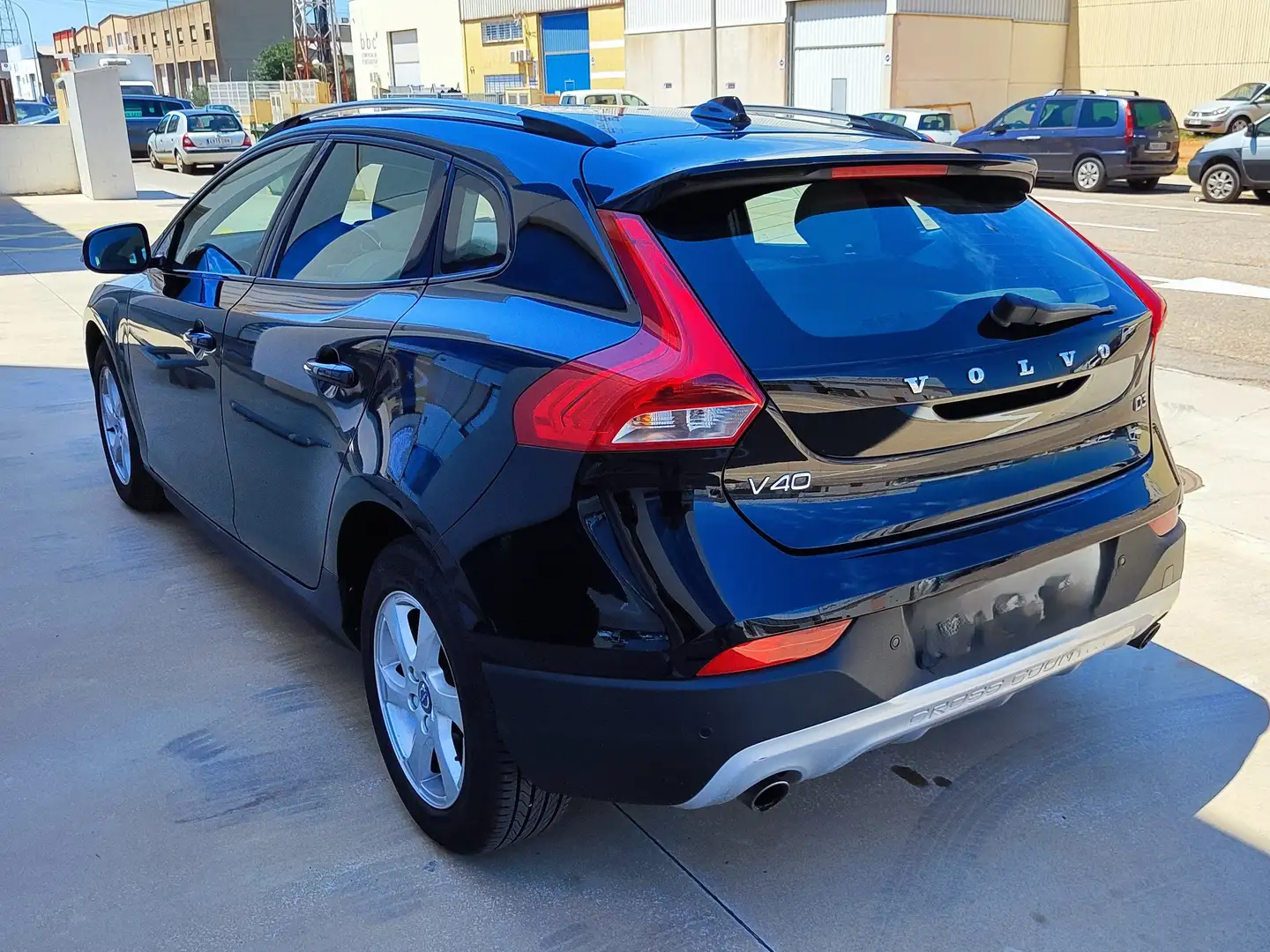 Volvo V40 Cross Country V40 Cross Country D3 Momentum Aut. 150 Momentum Negro - 2