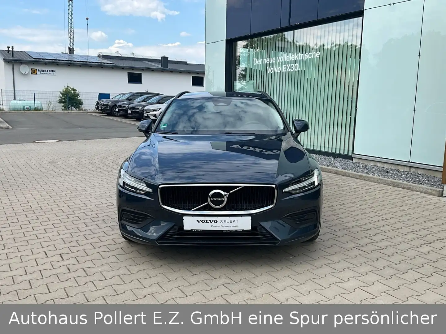 Volvo V60 Kombi Core Blau - 2