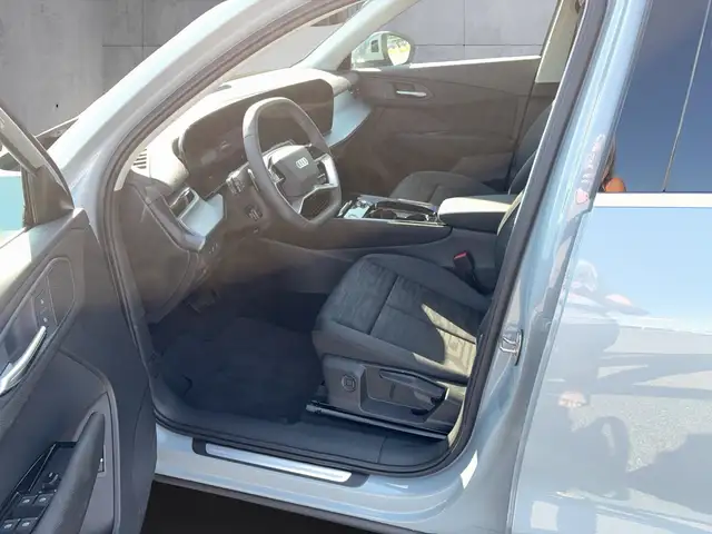 Audi Q3 view 9