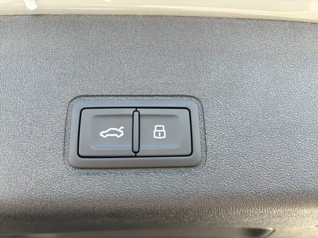 Audi Q3 view 14