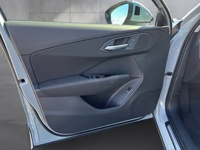 Audi Q3 view 15