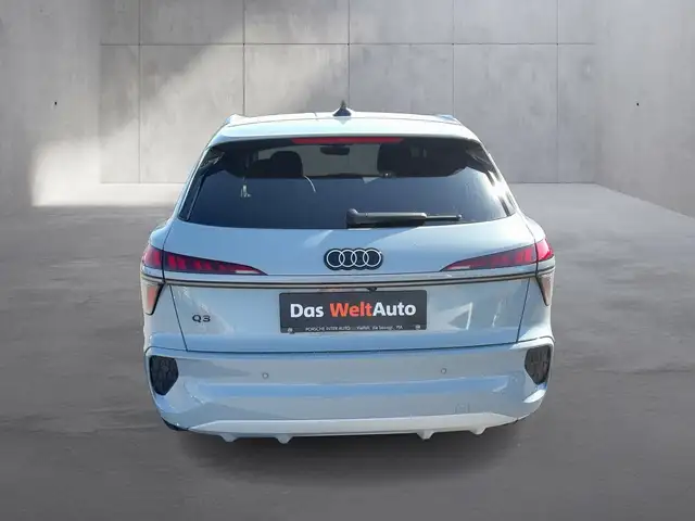 Audi Q3 view 4