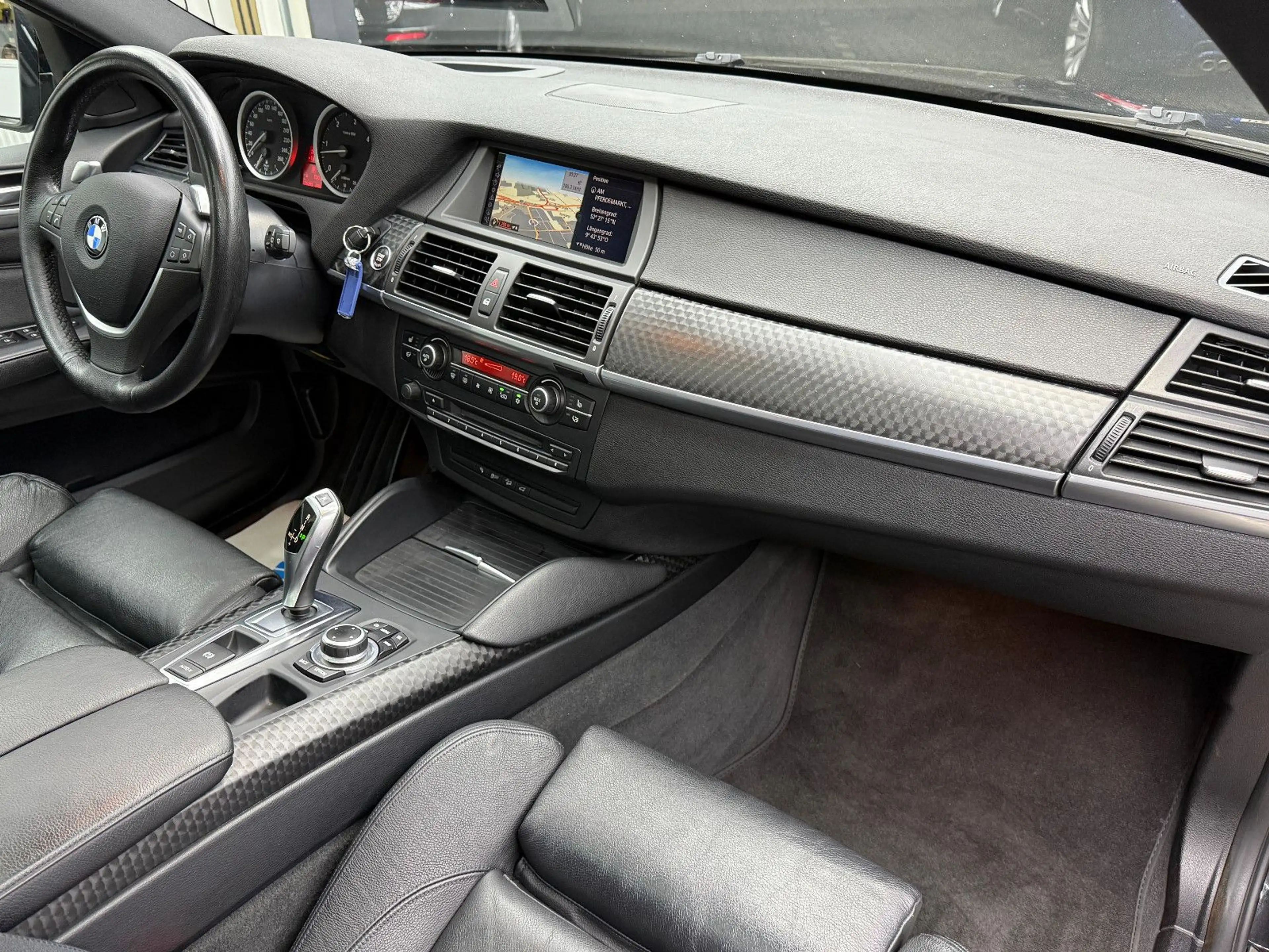BMW X6 xDrive 30 d / Schiebedach HeadUp Xenon — photo 7