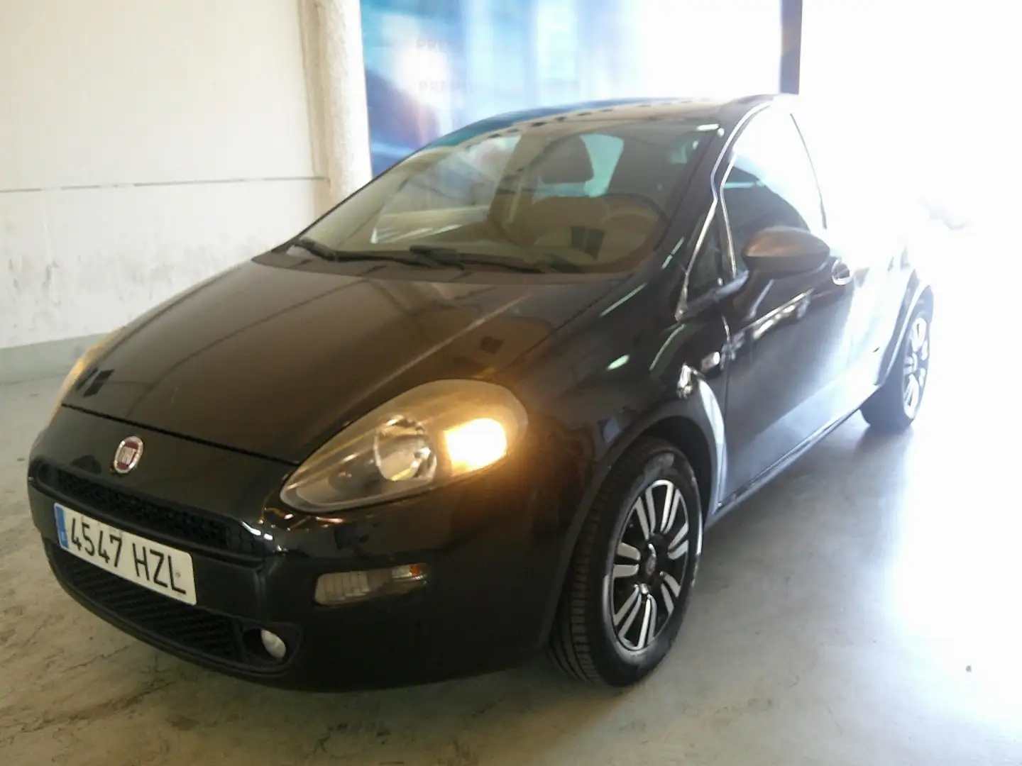 Fiat Punto 1.3Mjt Young E5+ Negro - 1