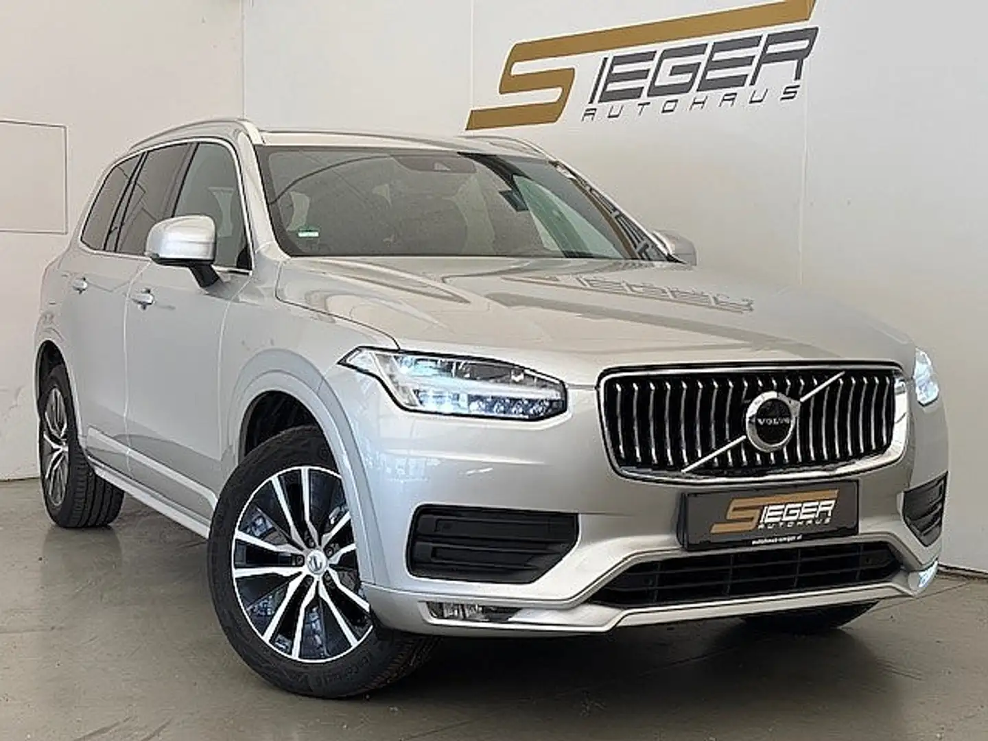 Volvo XC90 B5 AWD Momentum 7 SITZER! Silber - 2
