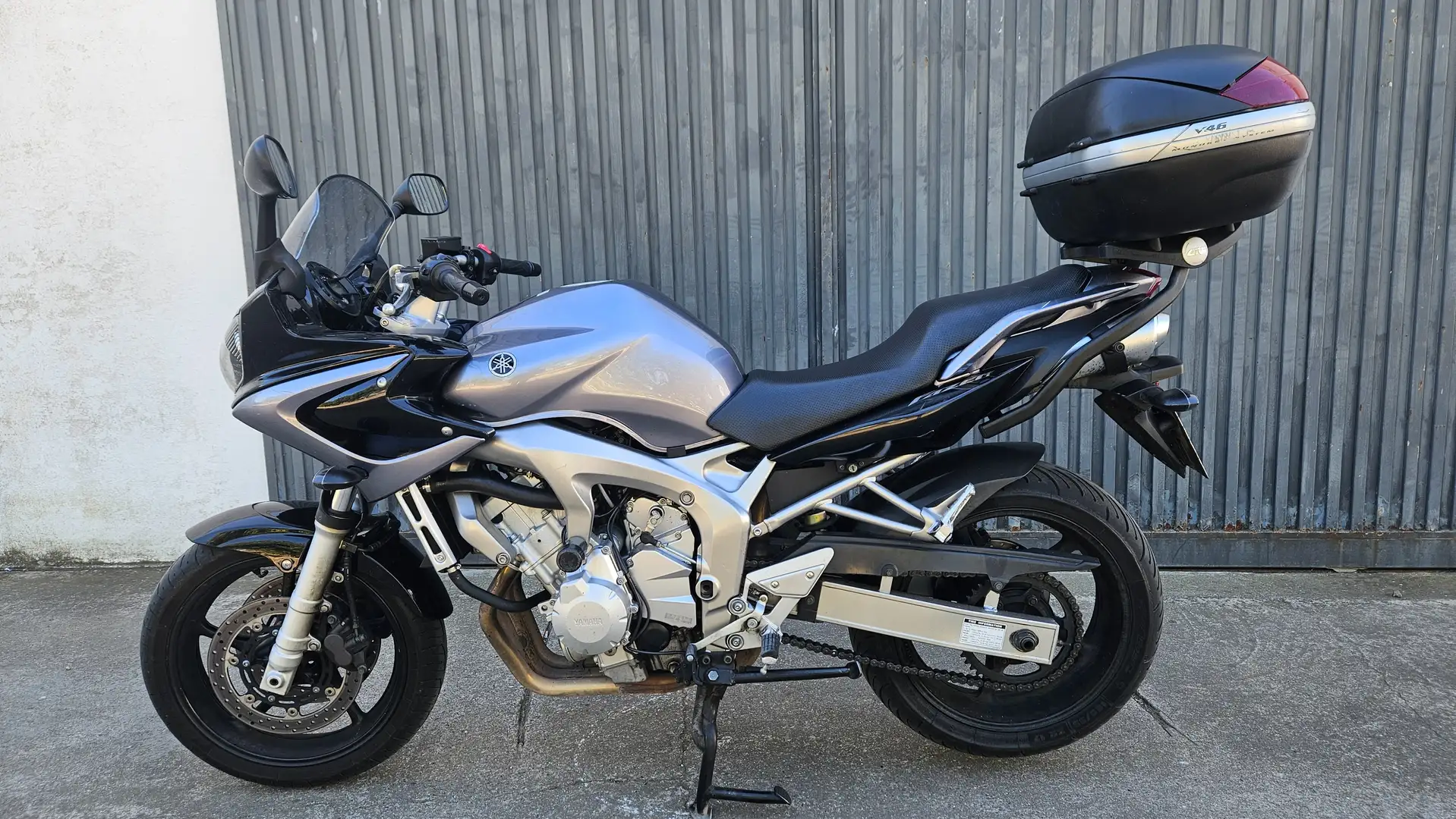 Yamaha FZ 6 S Plateado - 2
